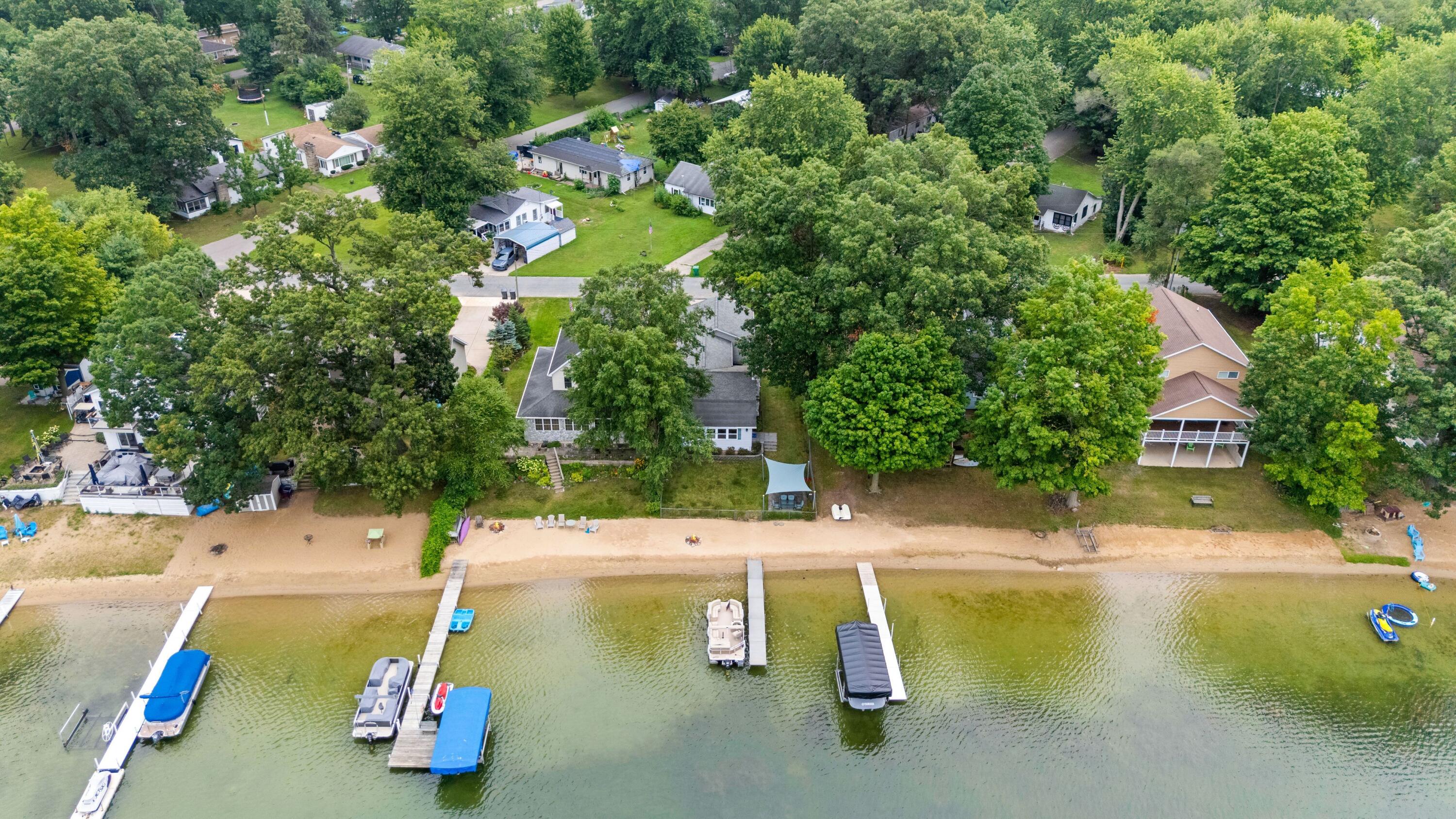 52390 Twin Lakeview Drive Dowagiac MI 49047