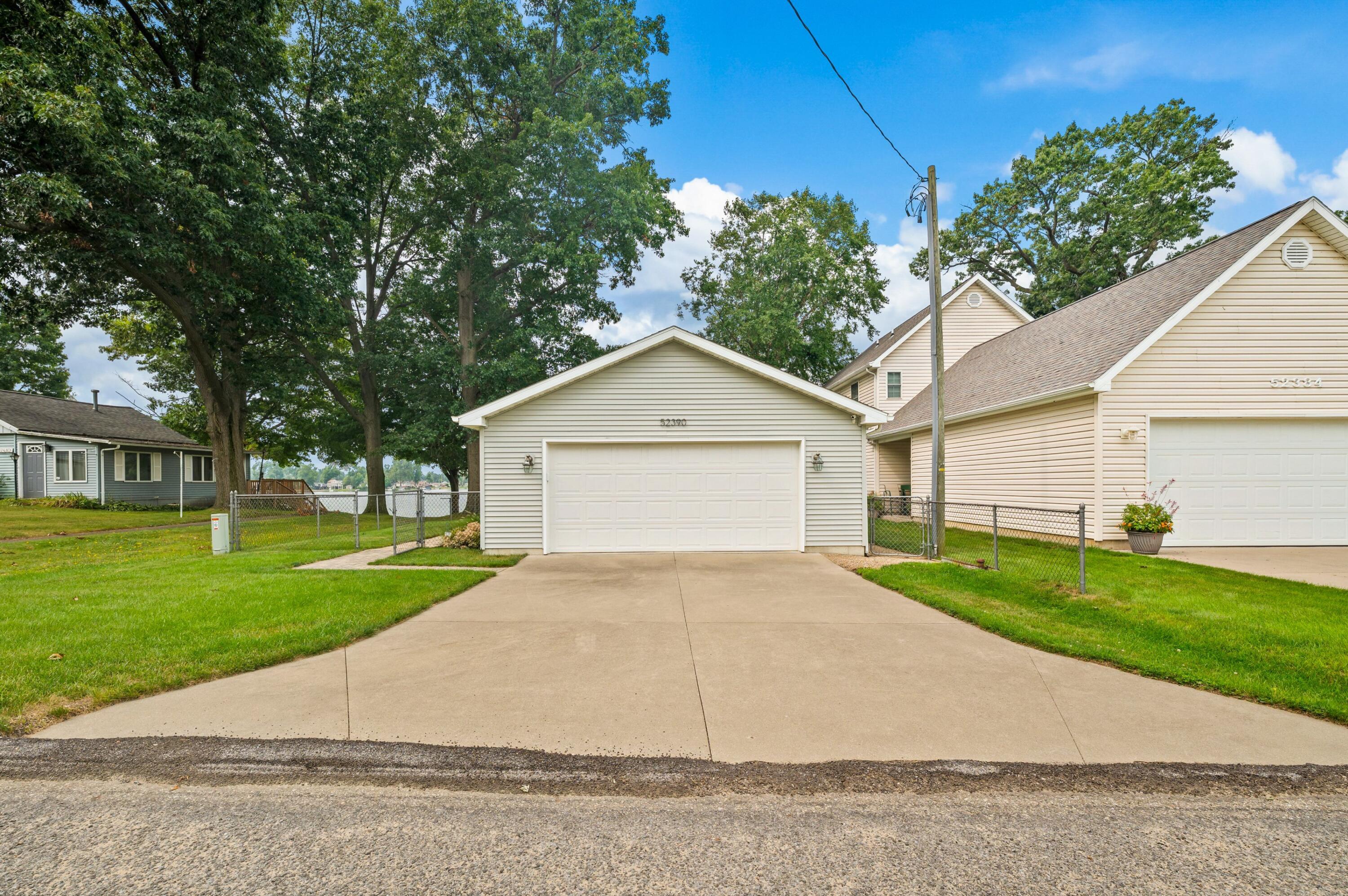 52390 Twin Lakeview Drive Dowagiac MI 49047