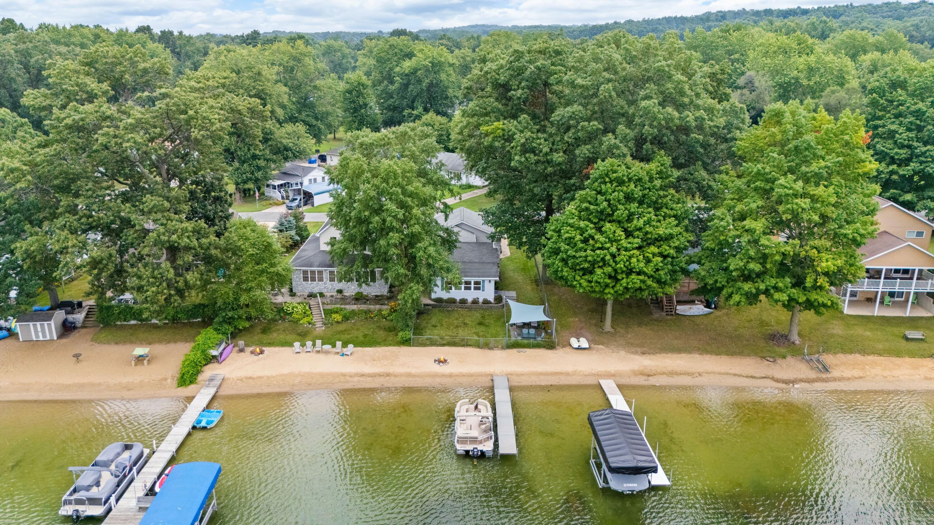 52390 Twin Lakeview Drive Dowagiac MI 49047