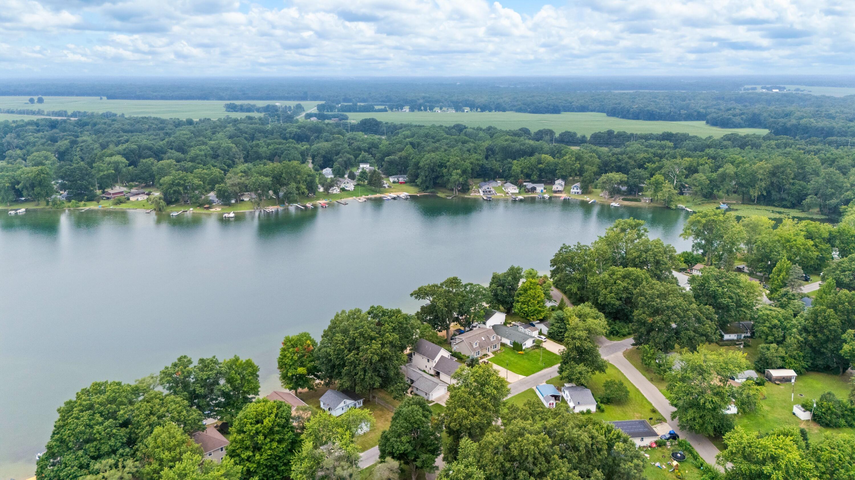 52390 Twin Lakeview Drive Dowagiac MI 49047