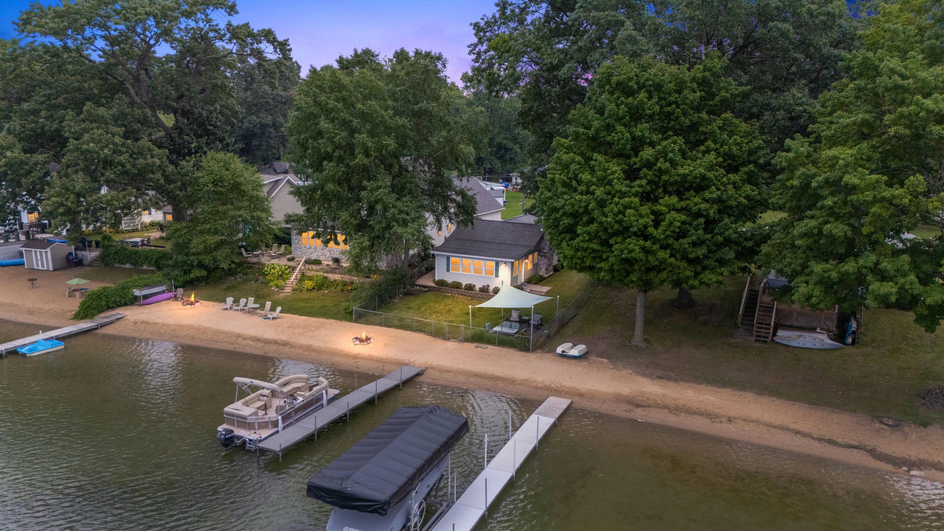52390 Twin Lakeview Drive Dowagiac MI 49047