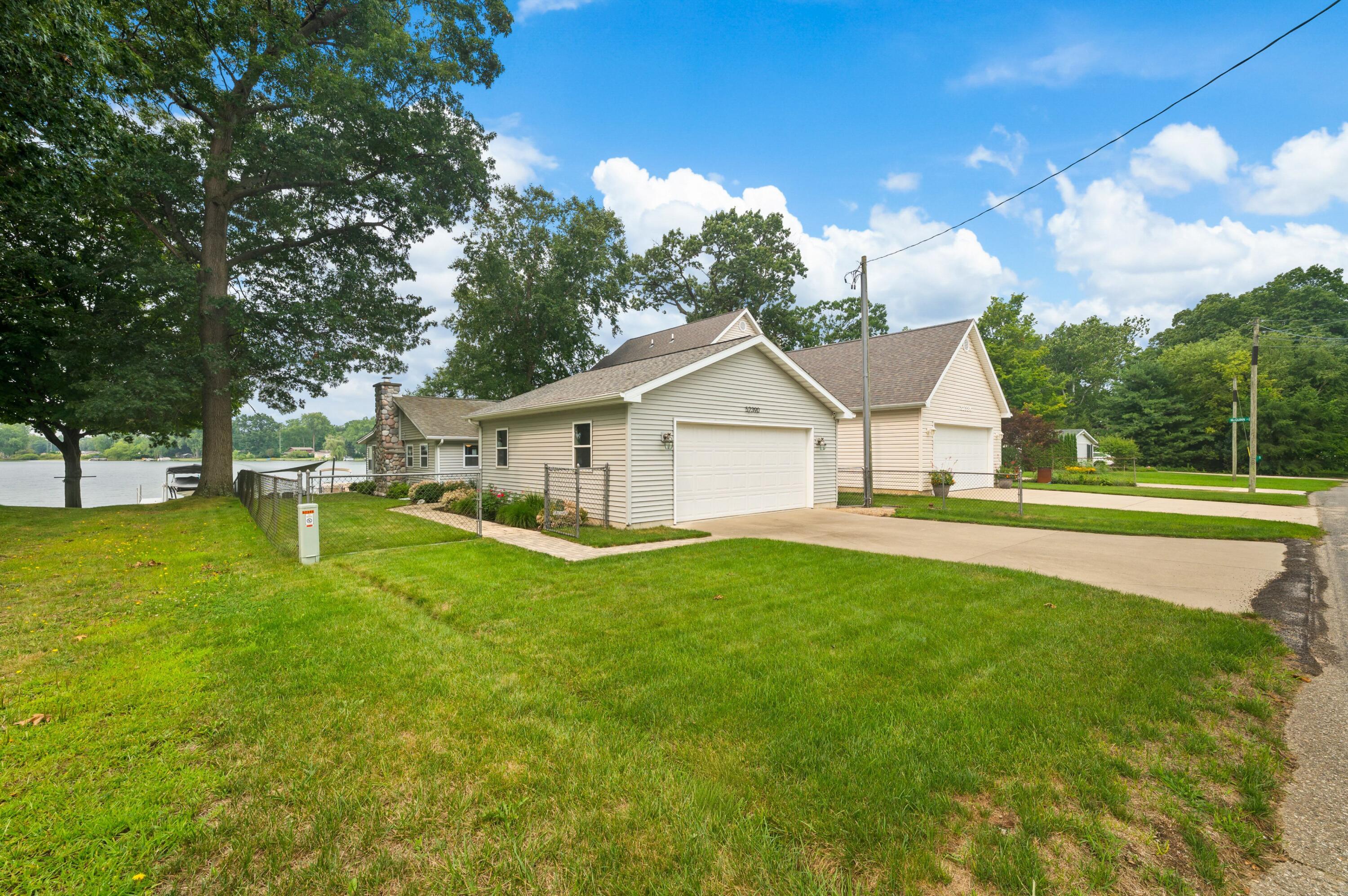 52390 Twin Lakeview Drive Dowagiac MI 49047