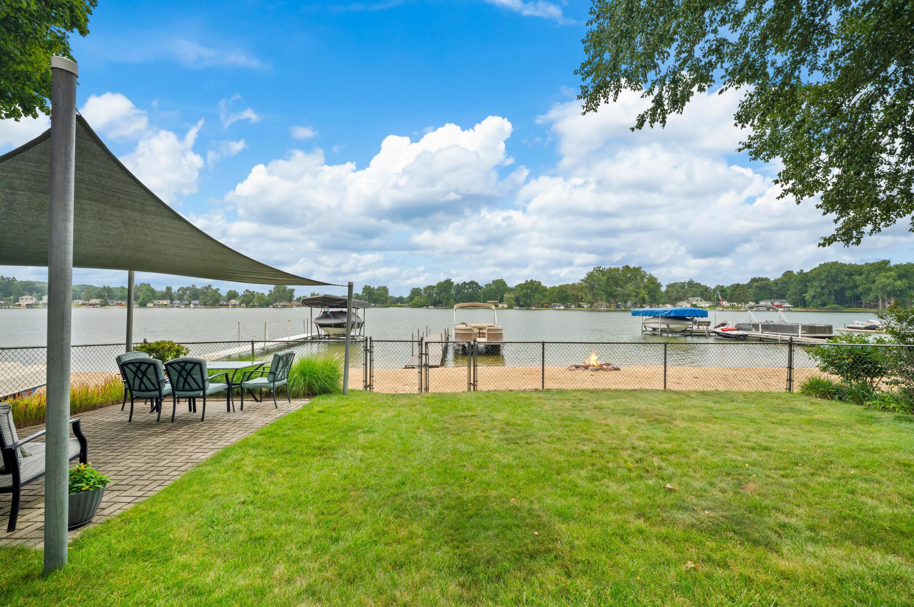 52390 Twin Lakeview Drive Dowagiac MI 49047