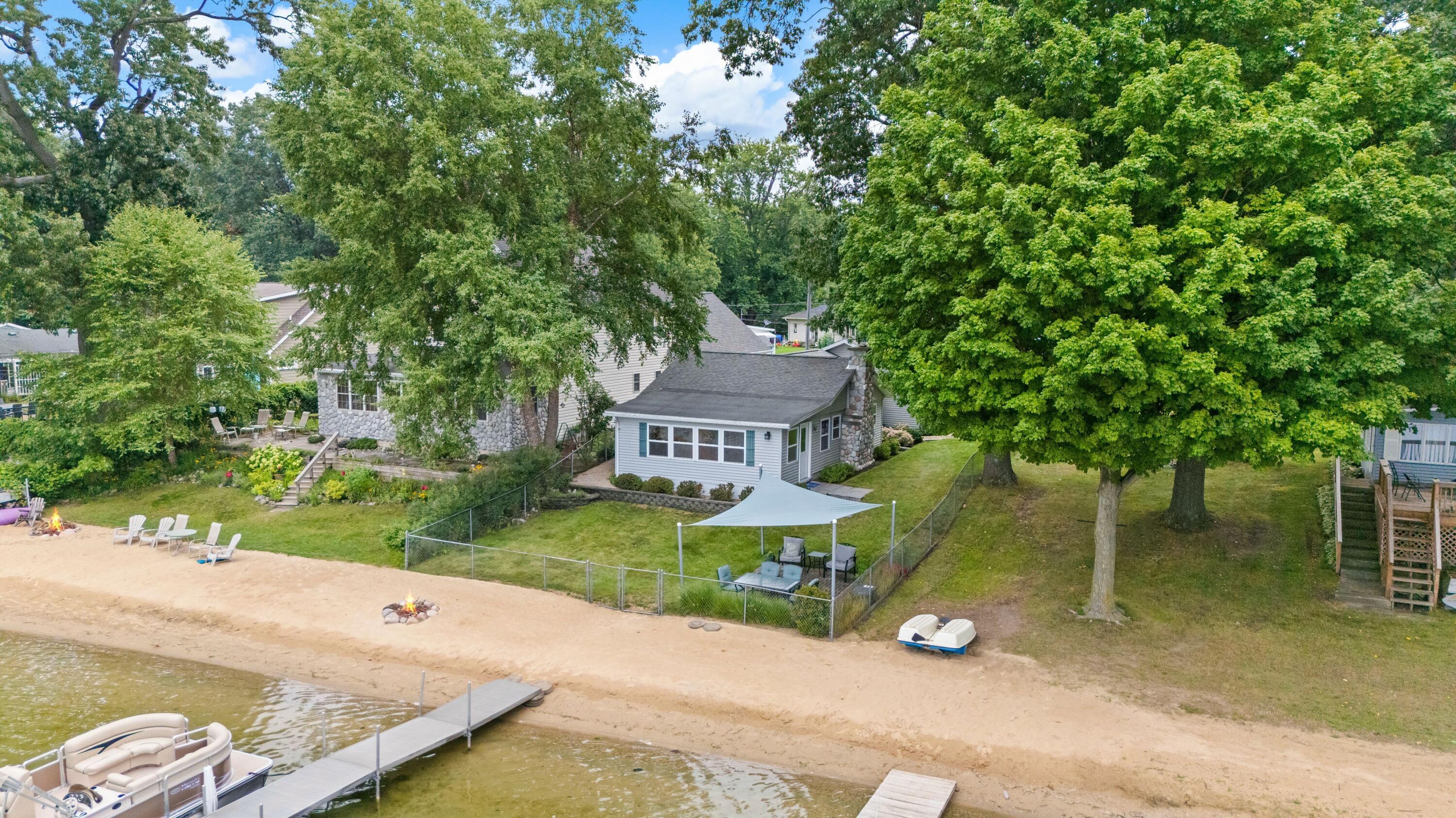 52390 Twin Lakeview Drive Dowagiac MI 49047