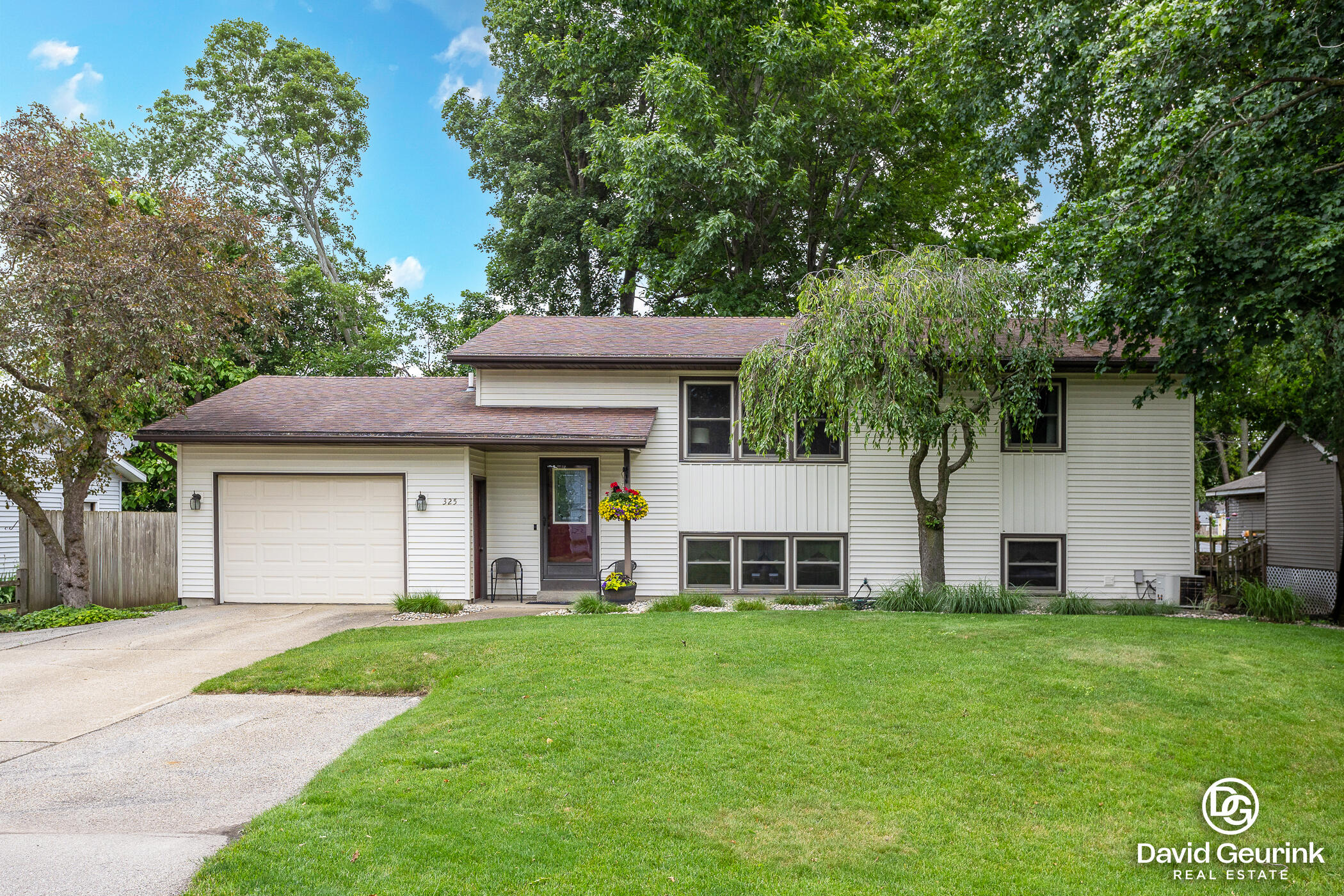 325 N Lindy Street Zeeland MI 49464