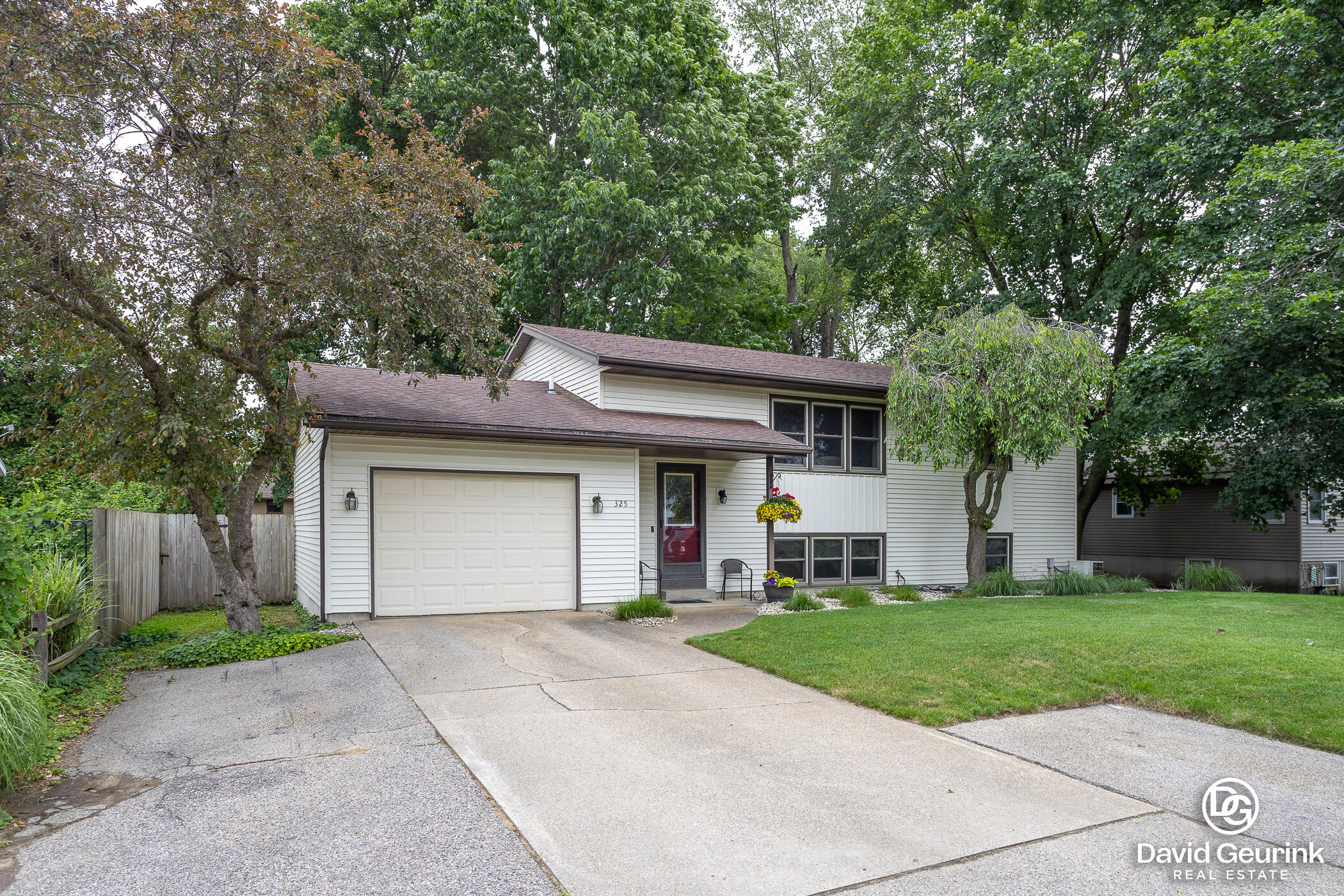 325 N Lindy Street Zeeland MI 49464