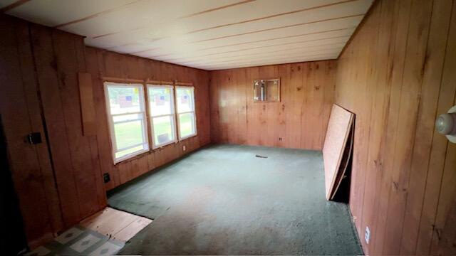 6633 W Forest Lawn Road Three Oaks MI 49128