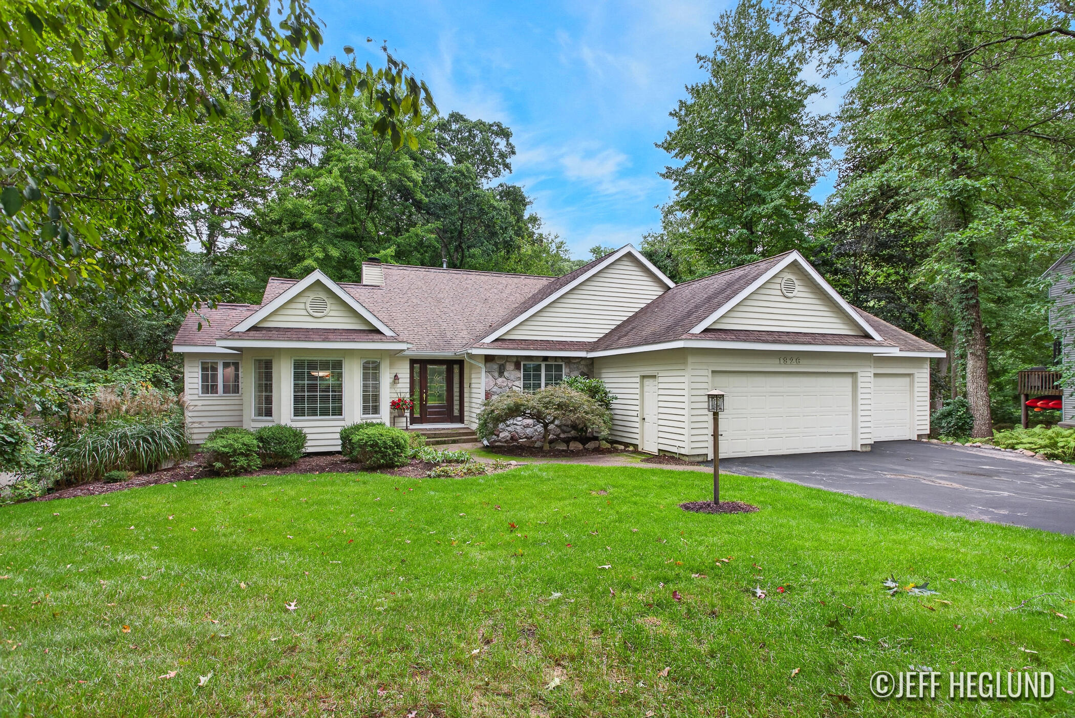 1926 Country Brook Drive SE Ada MI 49301