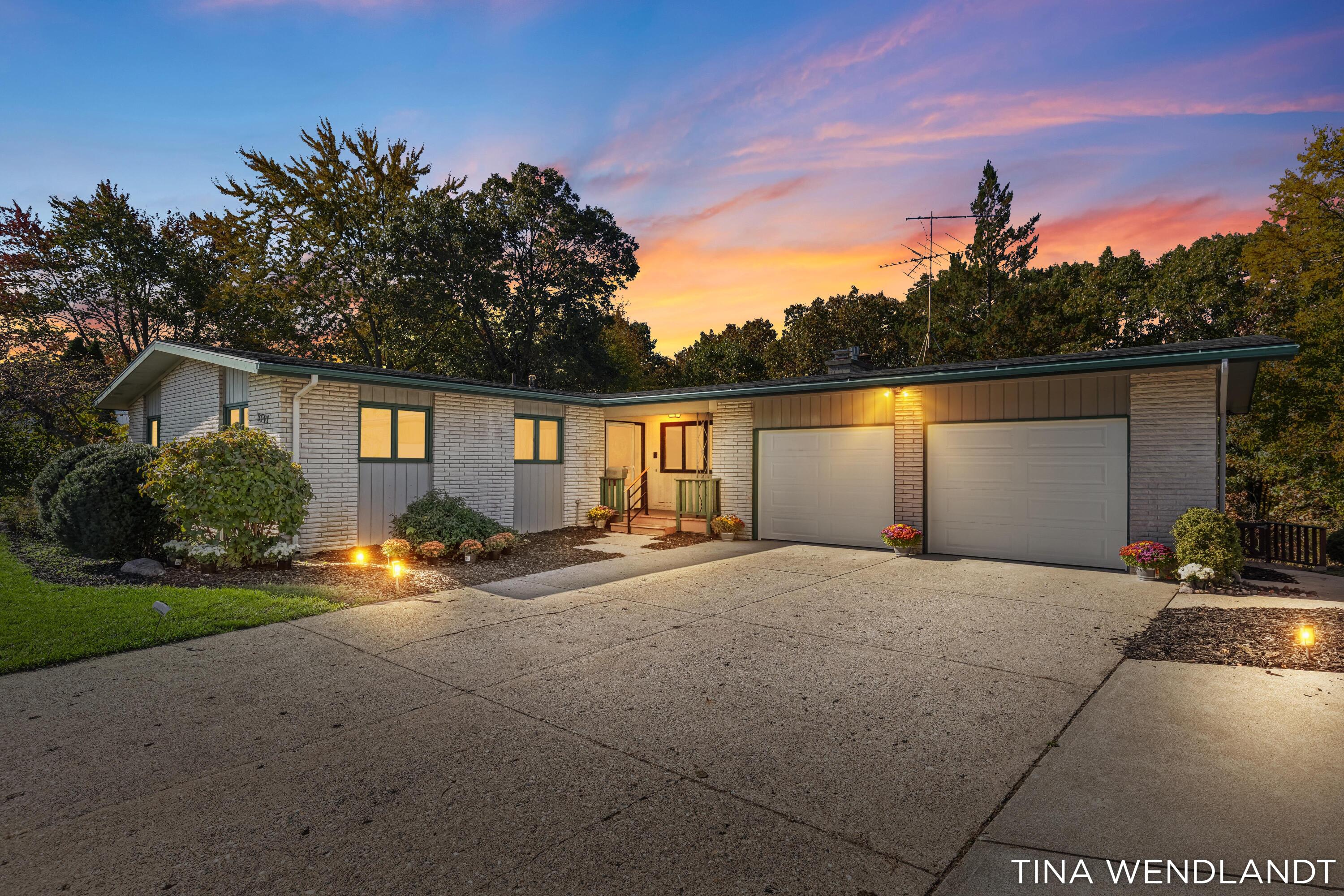 3737 Keeweenaw Drive NE Grand Rapids MI 49525