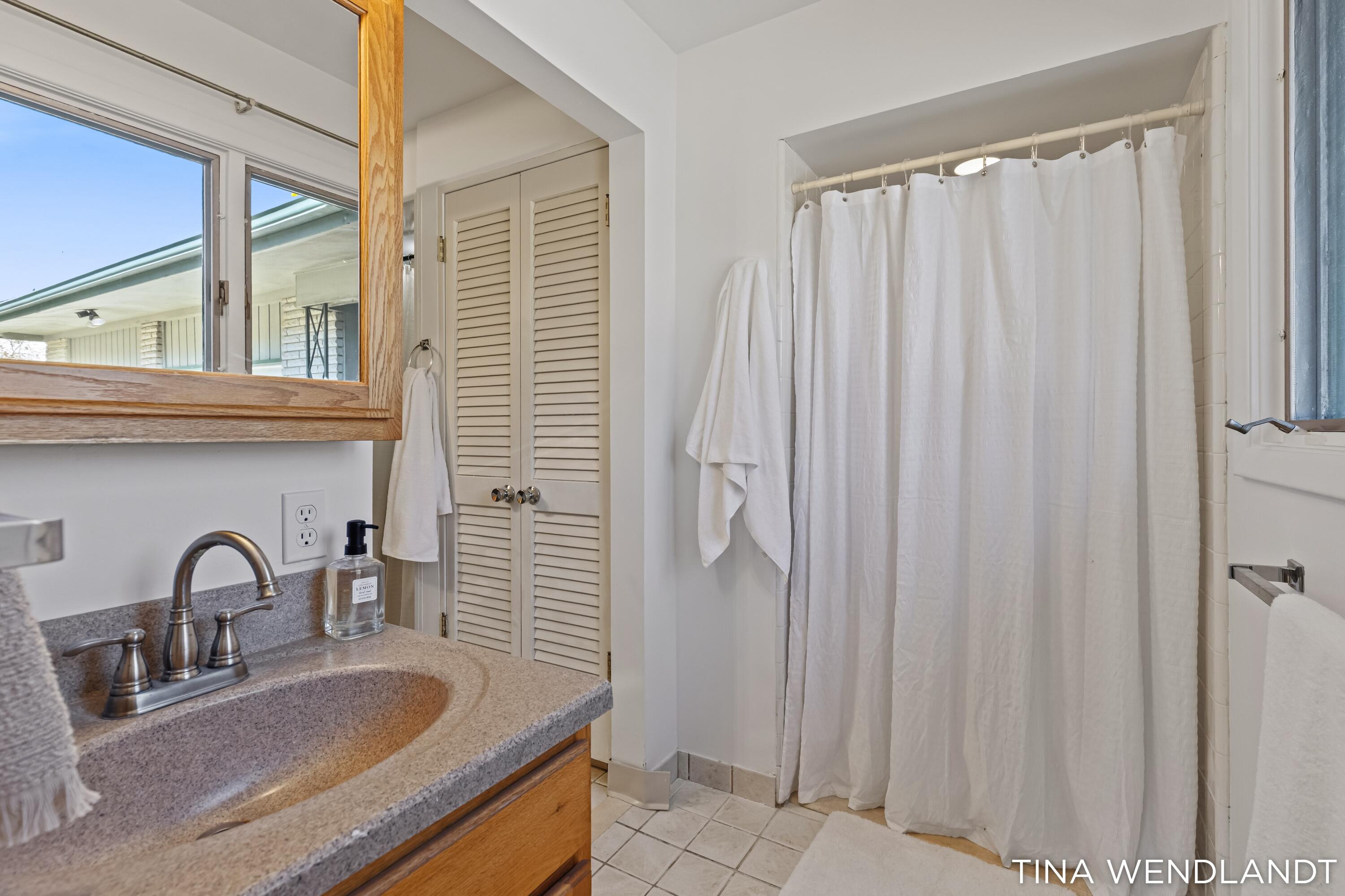 3737 Keeweenaw Drive NE Grand Rapids MI 49525