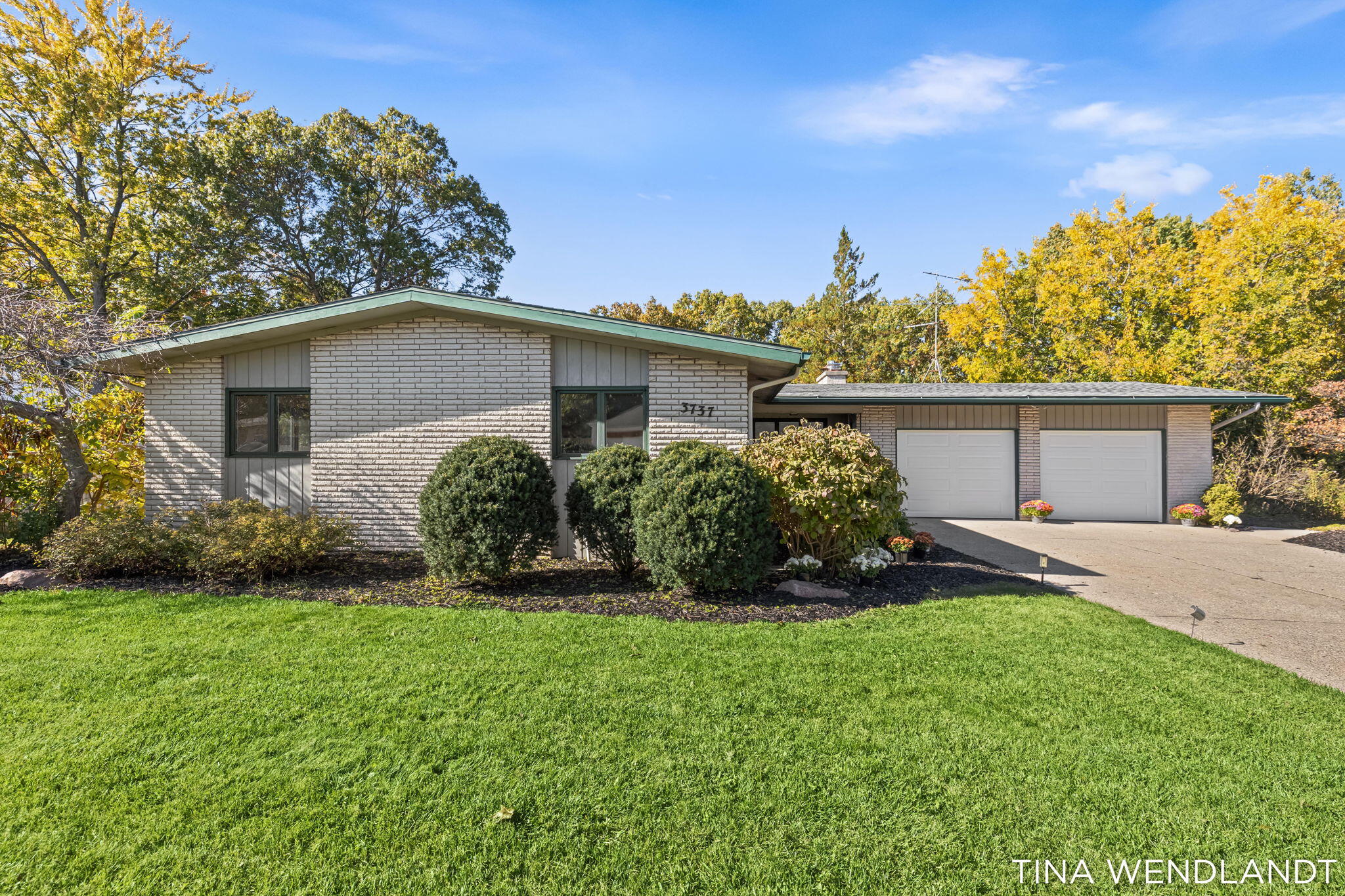 3737 Keeweenaw Drive NE Grand Rapids MI 49525