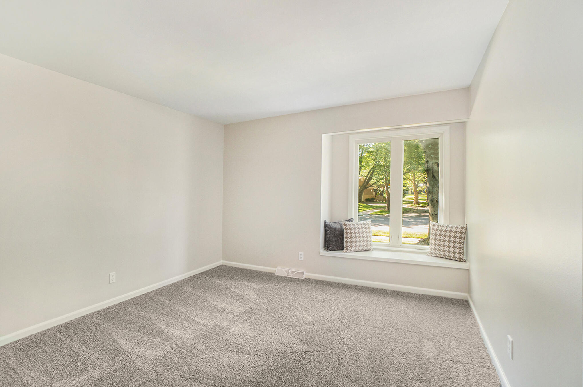 2627 Berwyck Road SE East Grand Rapids MI 49506