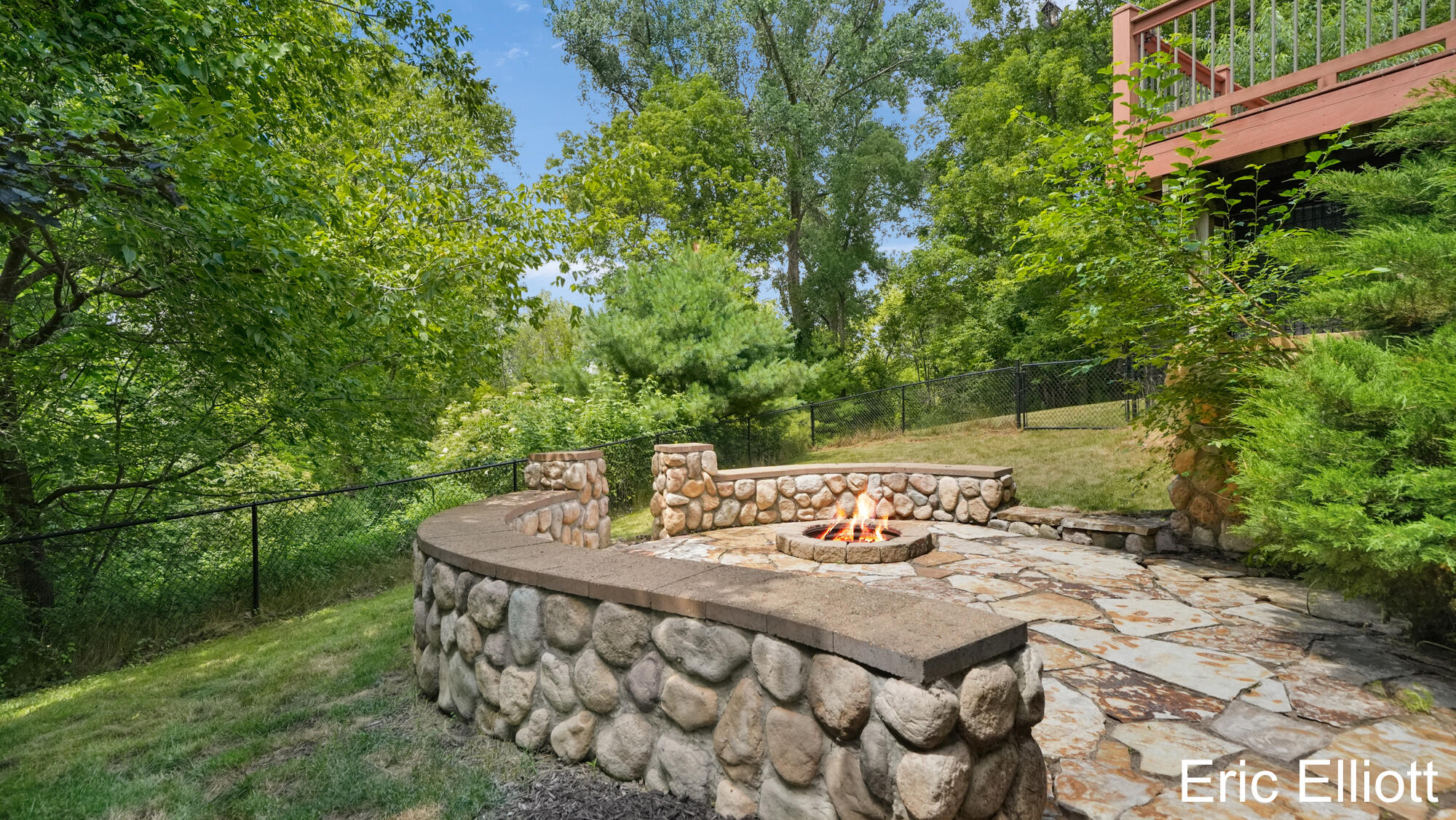 2219 NE Sawmill Drive NE Rockford MI 49341