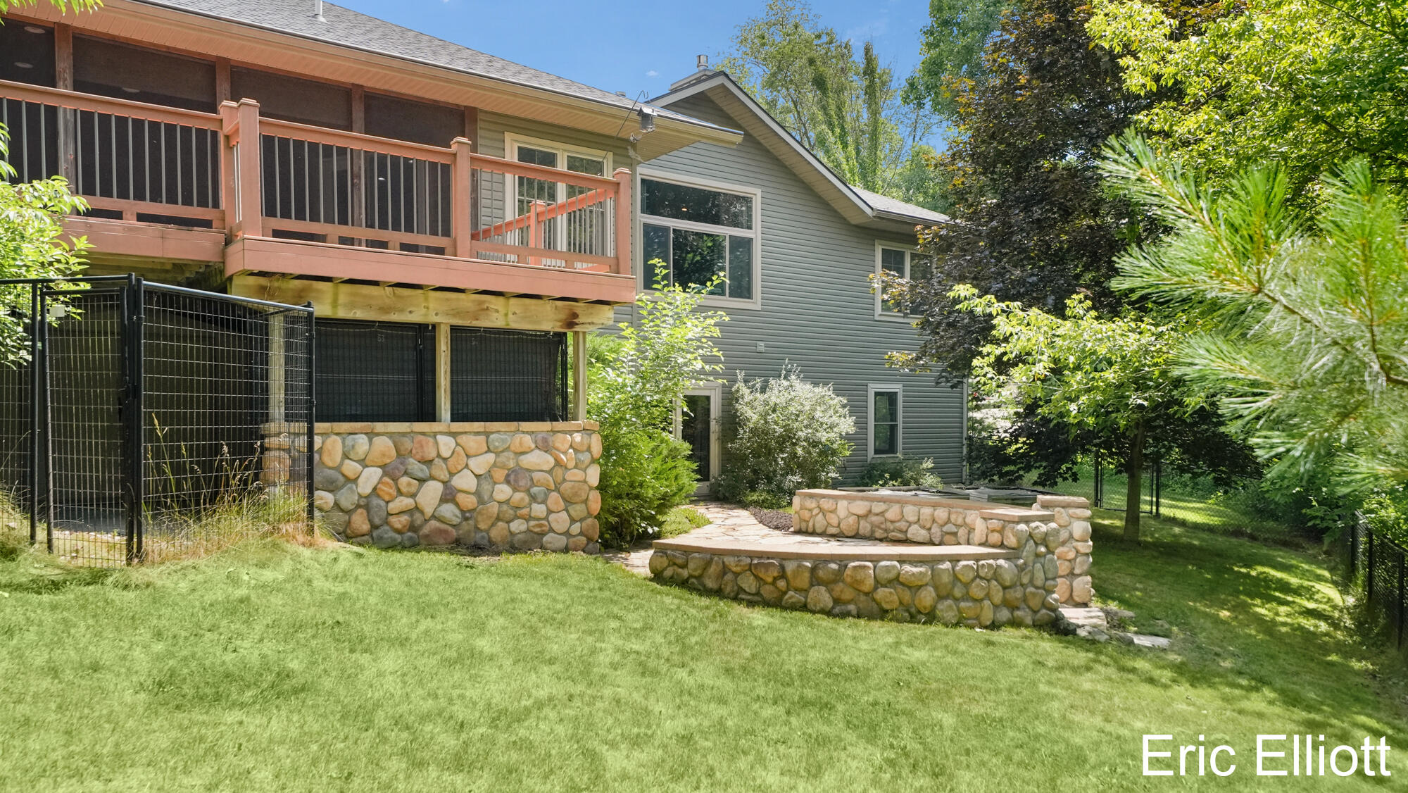 2219 NE Sawmill Drive NE Rockford MI 49341