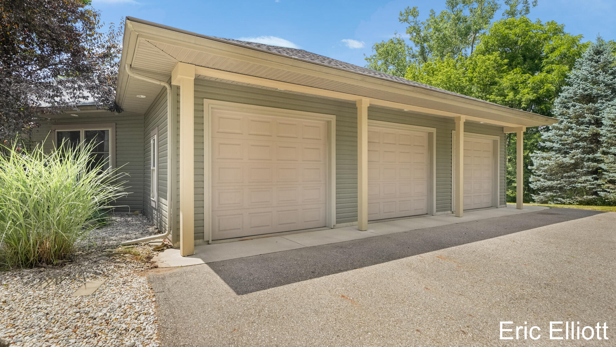 2219 NE Sawmill Drive NE Rockford MI 49341