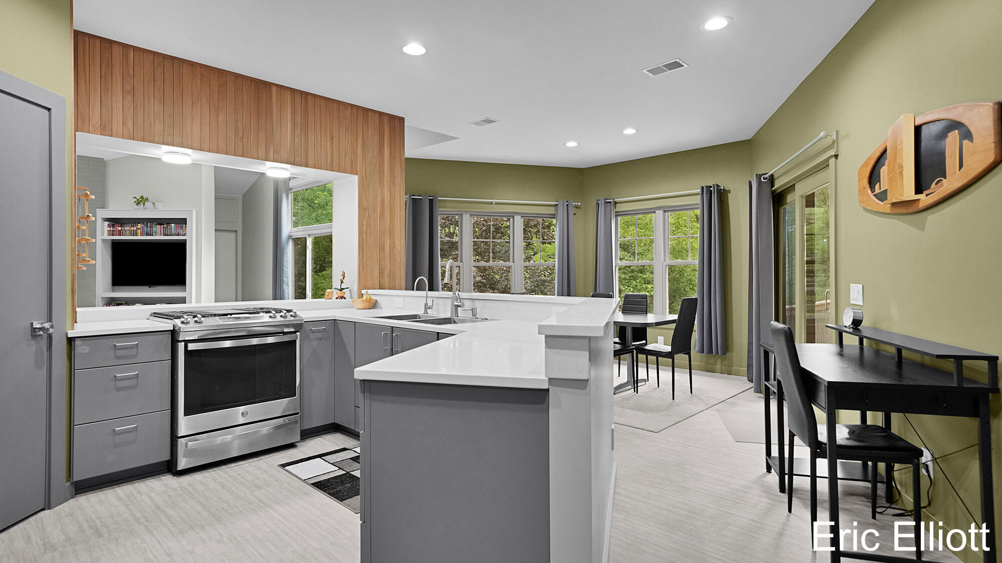 2219 NE Sawmill Drive NE Rockford MI 49341