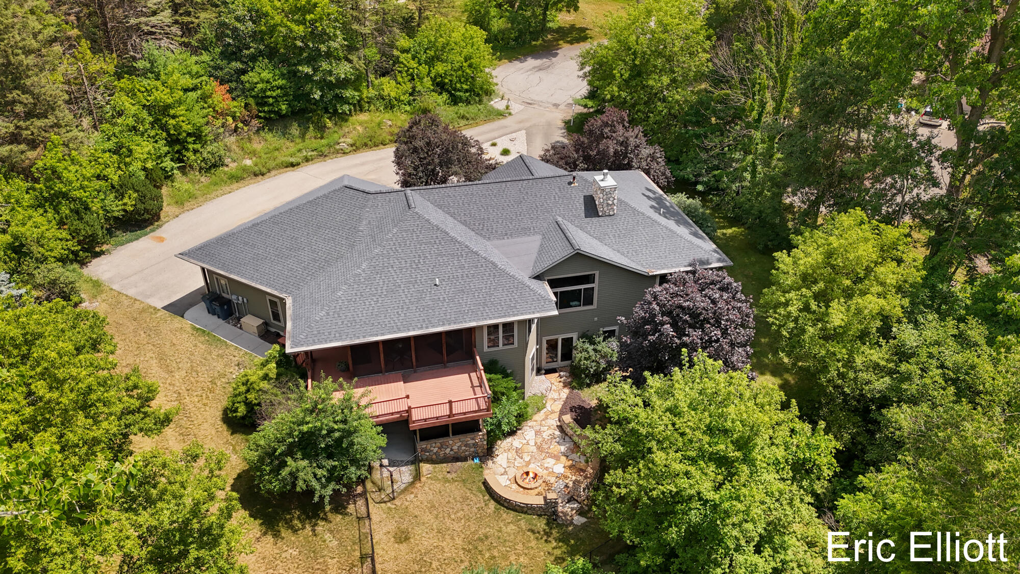 2219 NE Sawmill Drive NE Rockford MI 49341
