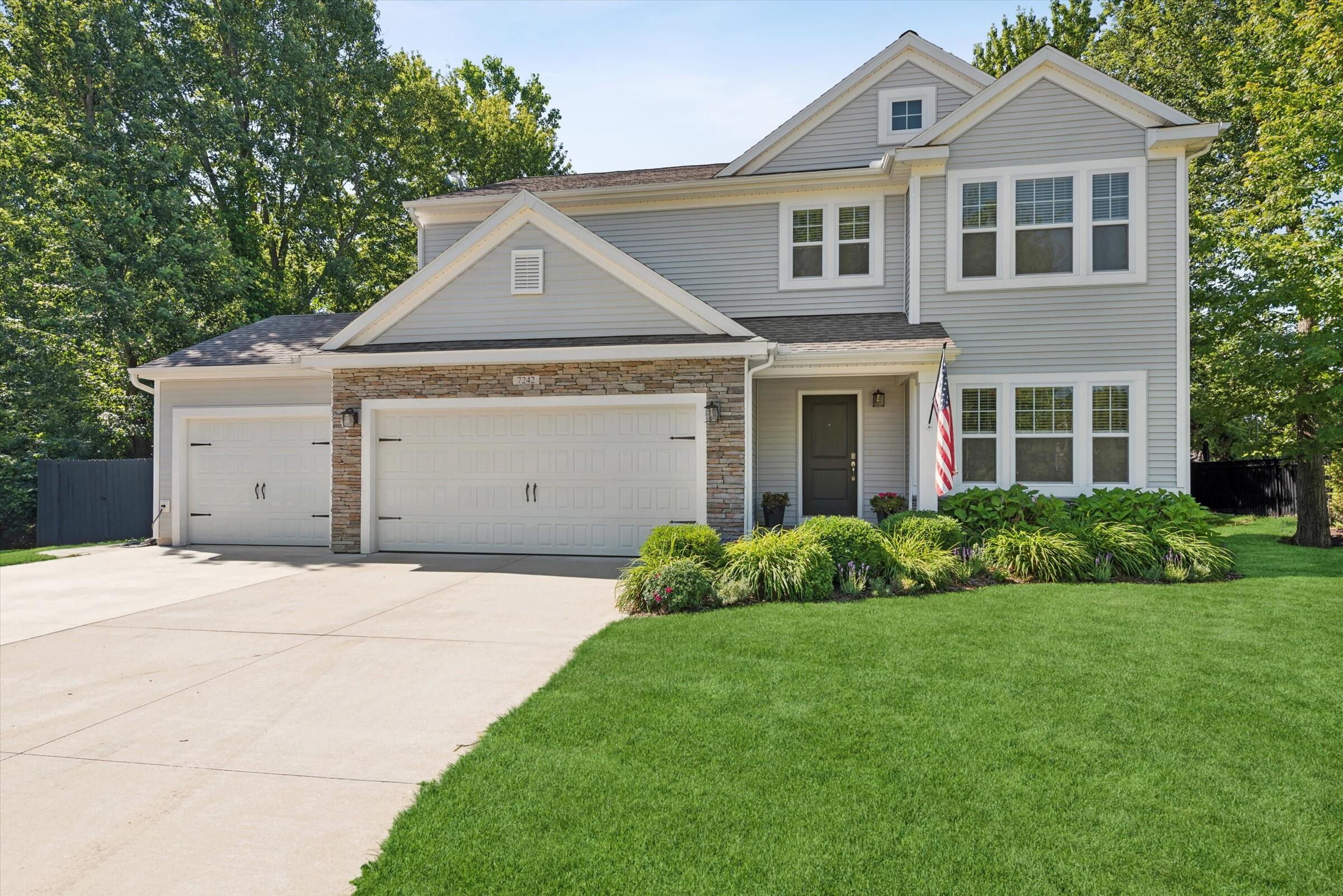 7242 Pacific Avenue South Haven MI 49090