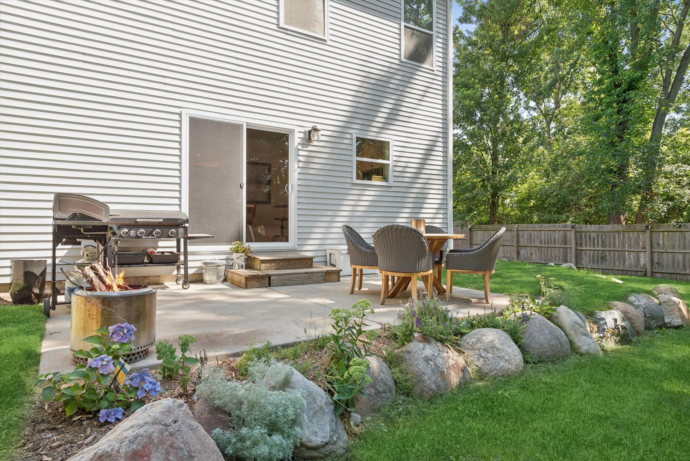 7242 Pacific Avenue South Haven MI 49090