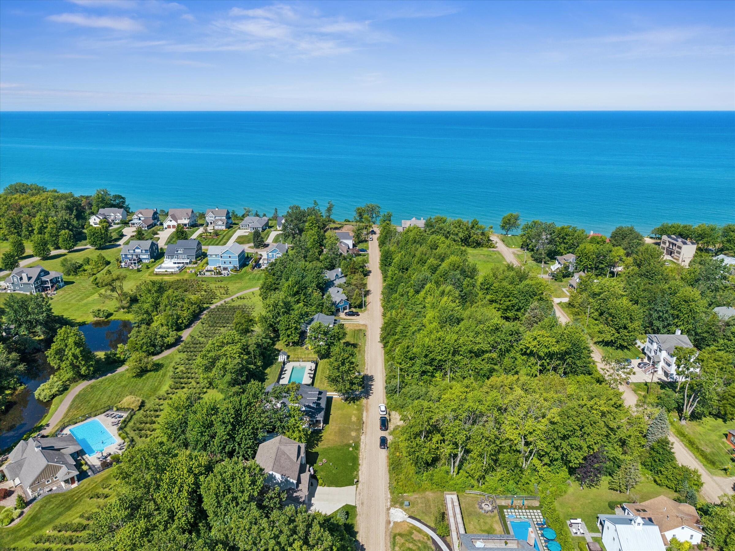 7242 Pacific Avenue South Haven MI 49090