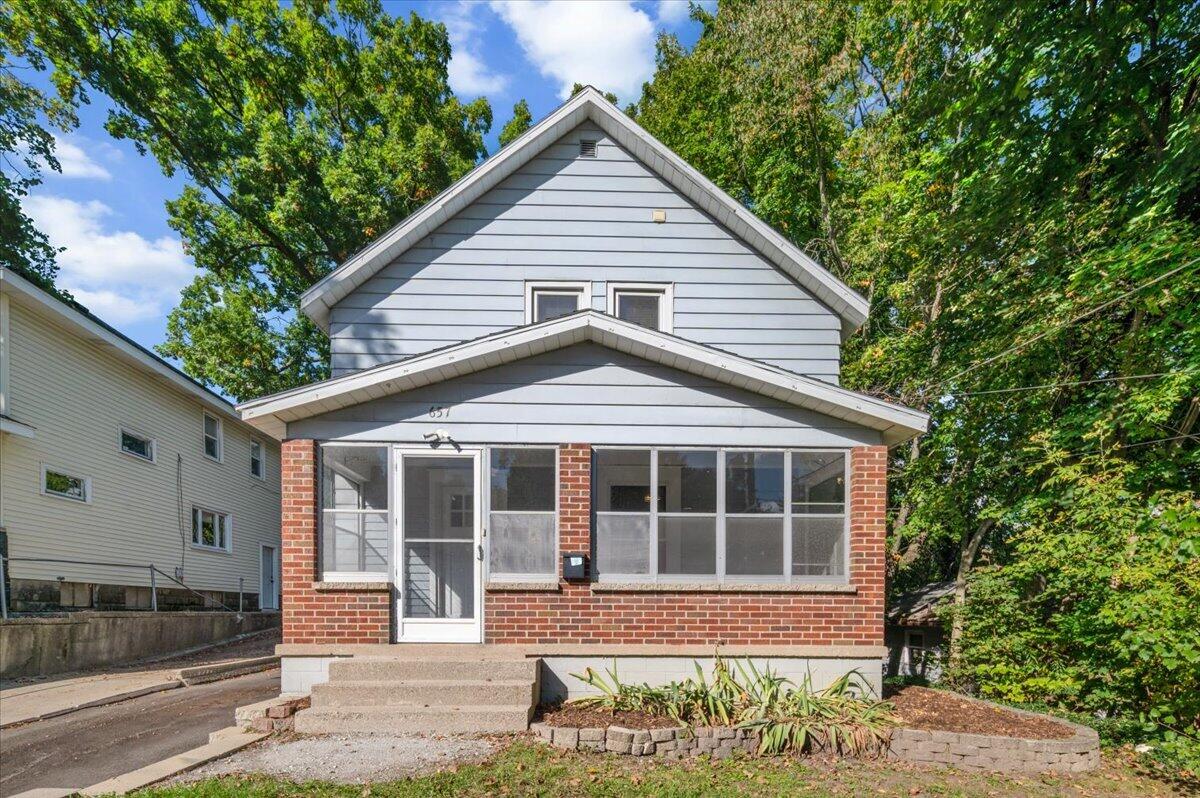 657 Lydia Street NE Grand Rapids MI 49503