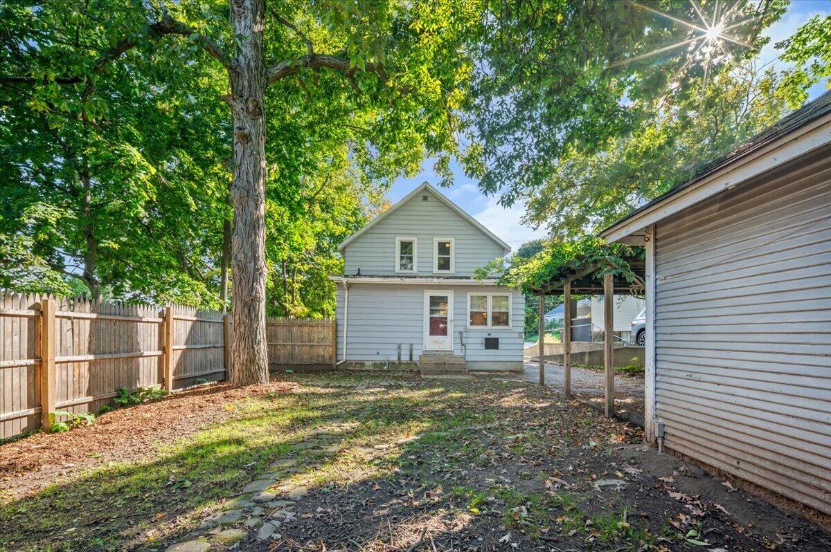 657 Lydia Street NE Grand Rapids MI 49503