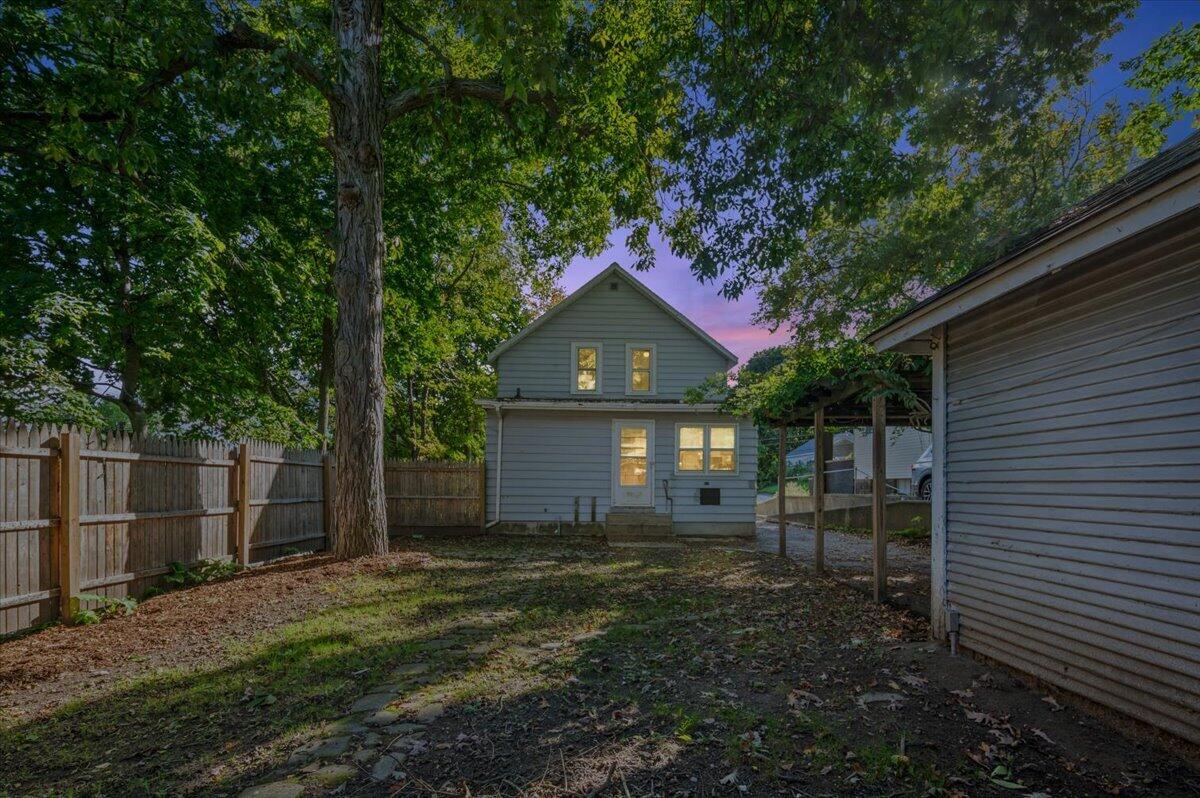 657 Lydia Street NE Grand Rapids MI 49503