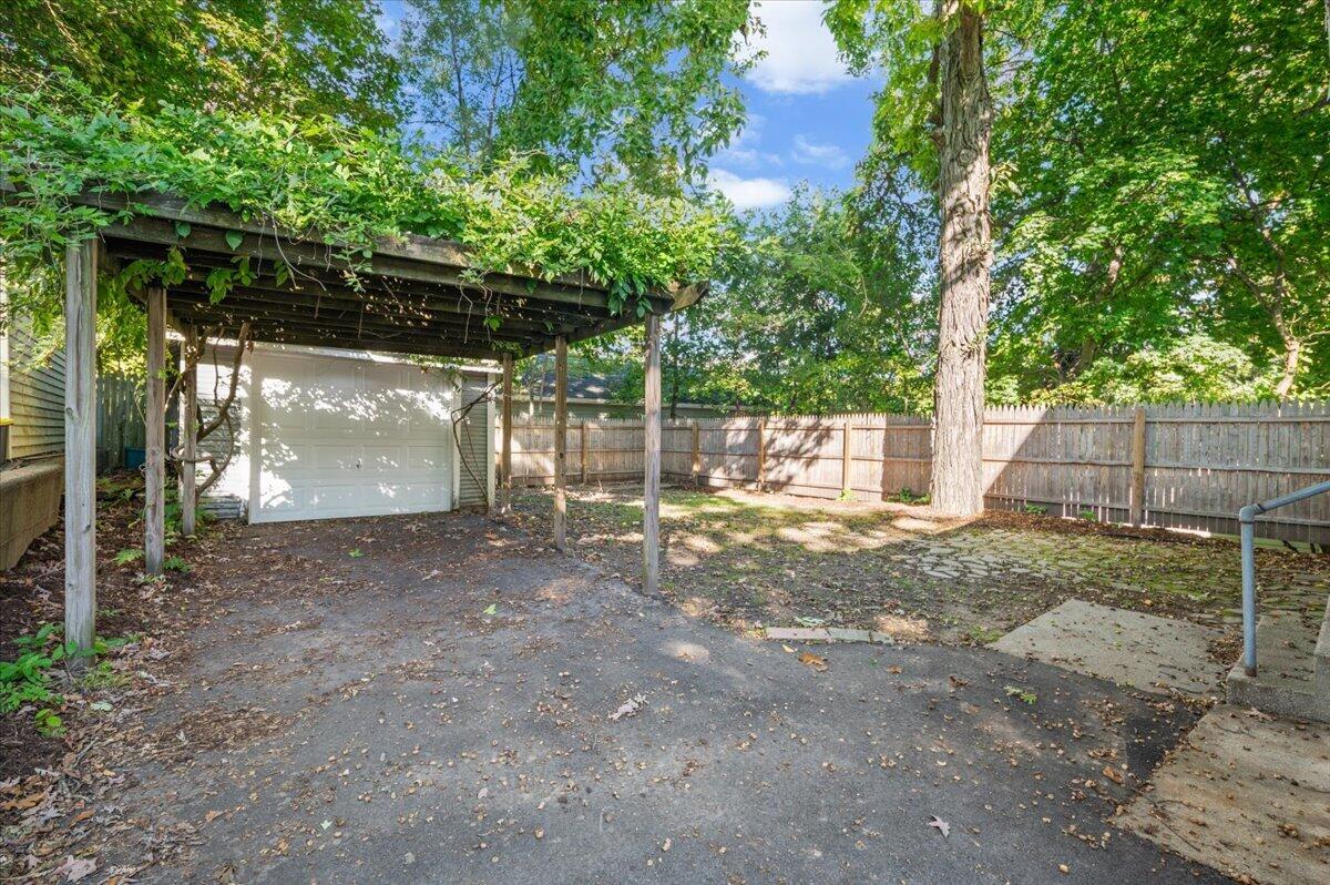 657 Lydia Street NE Grand Rapids MI 49503