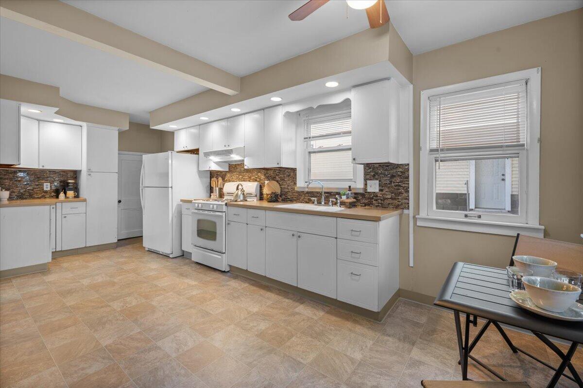 657 Lydia Street NE Grand Rapids MI 49503