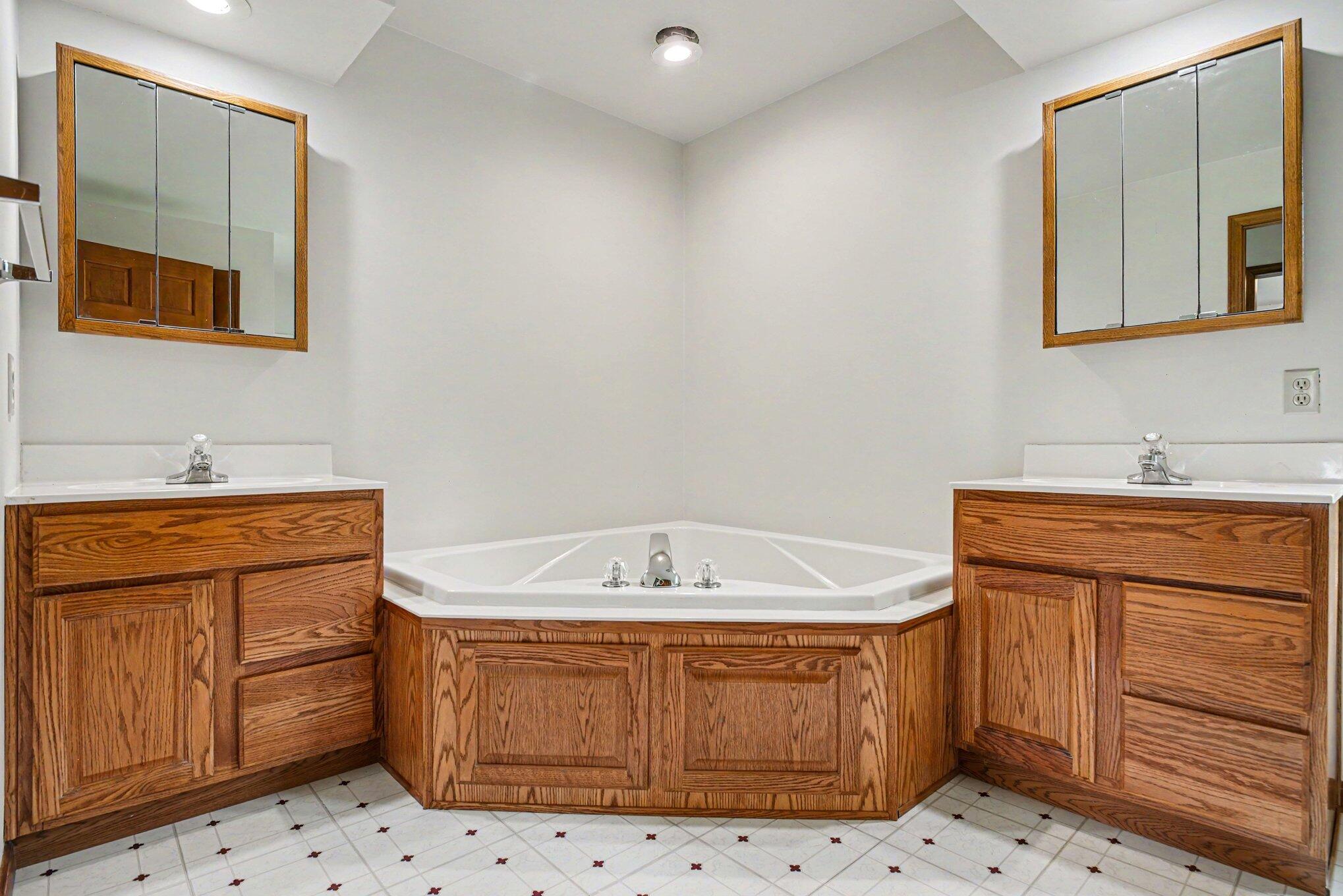 28810 Coulter Street Edwardsburg MI 49112