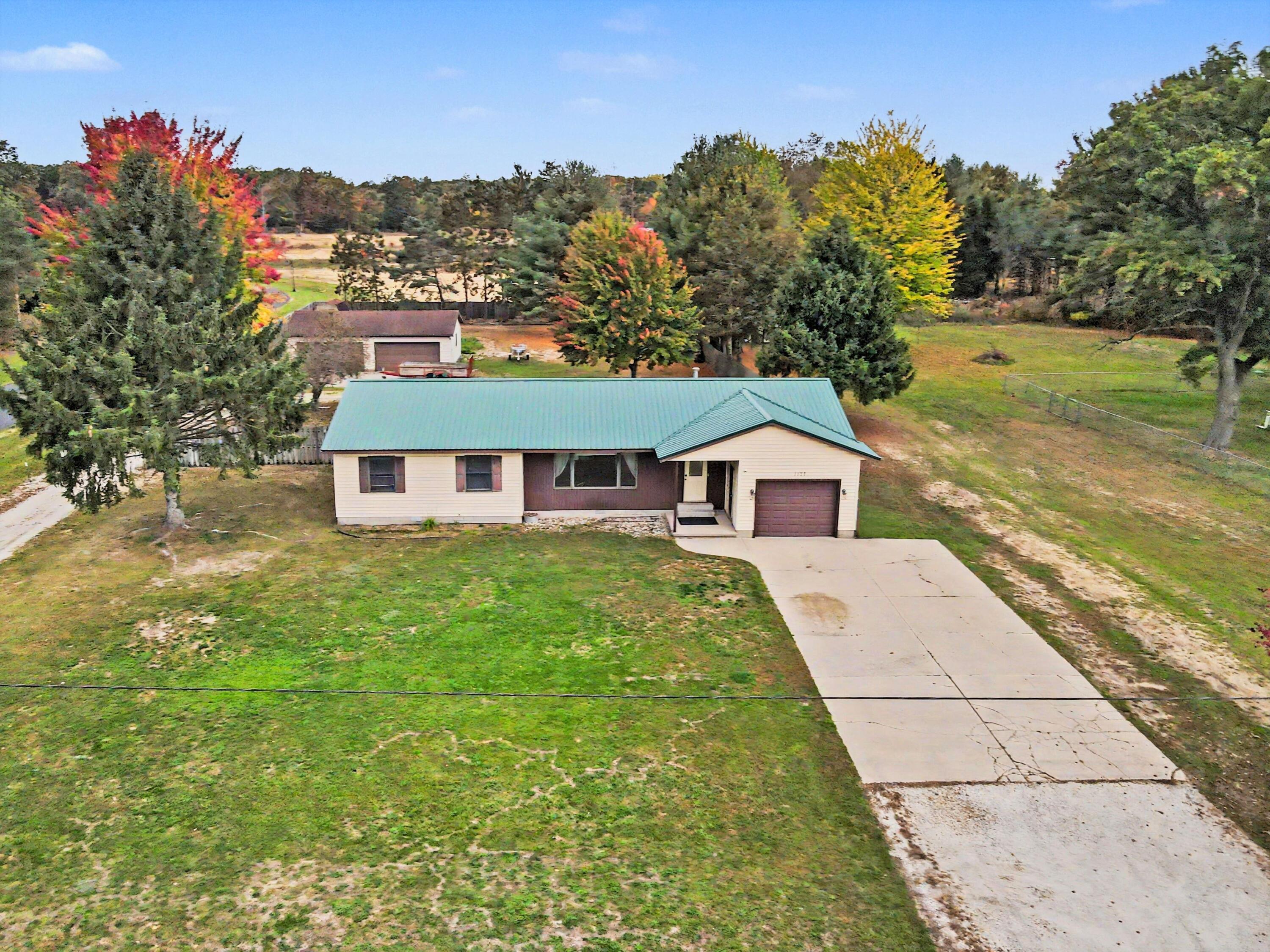 1127 S Drent Road Muskegon MI 49442