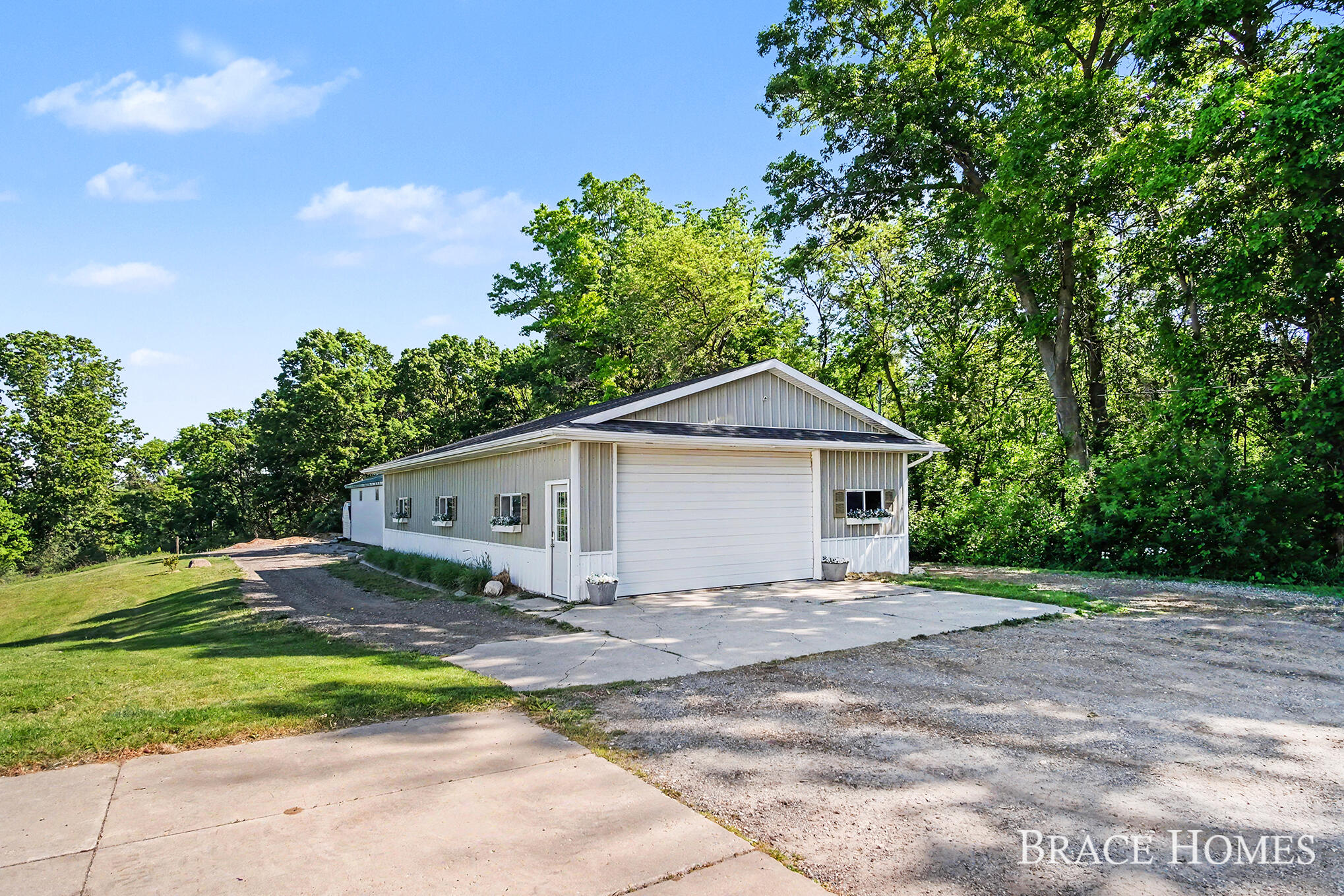 5685 11 Mile Road NE Rockford MI 49341