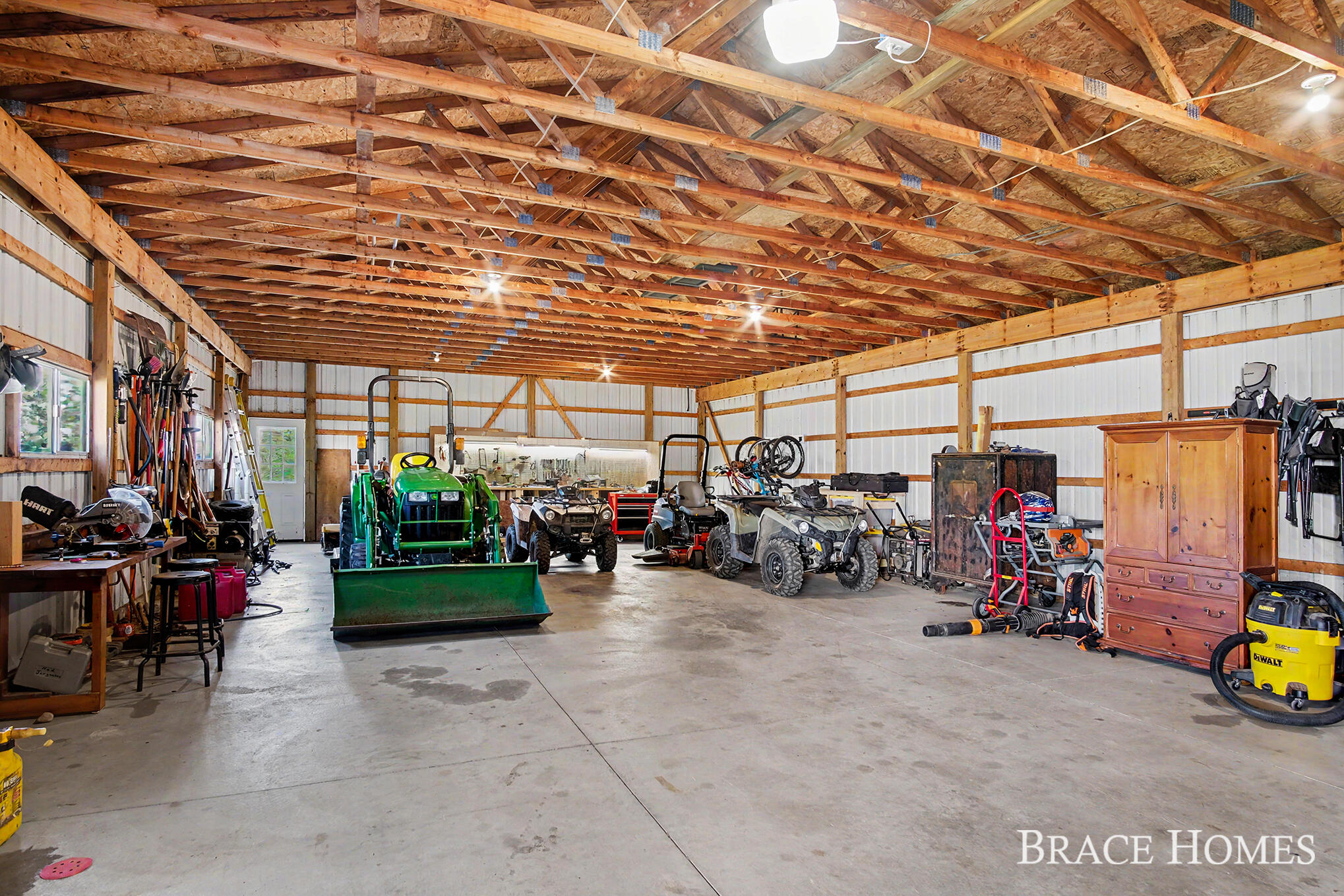 5685 11 Mile Road NE Rockford MI 49341