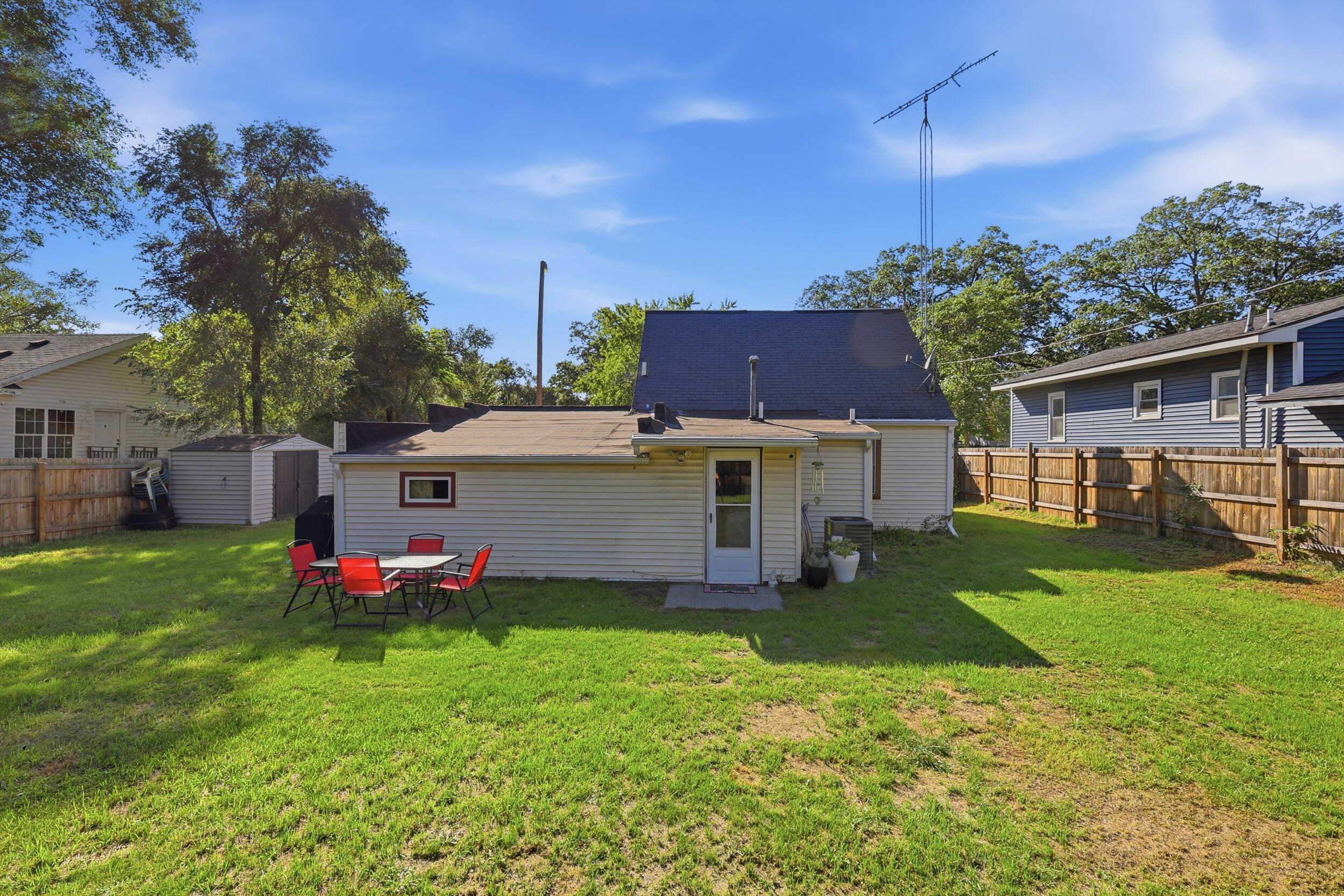 1424 West Street Muskegon MI 49442