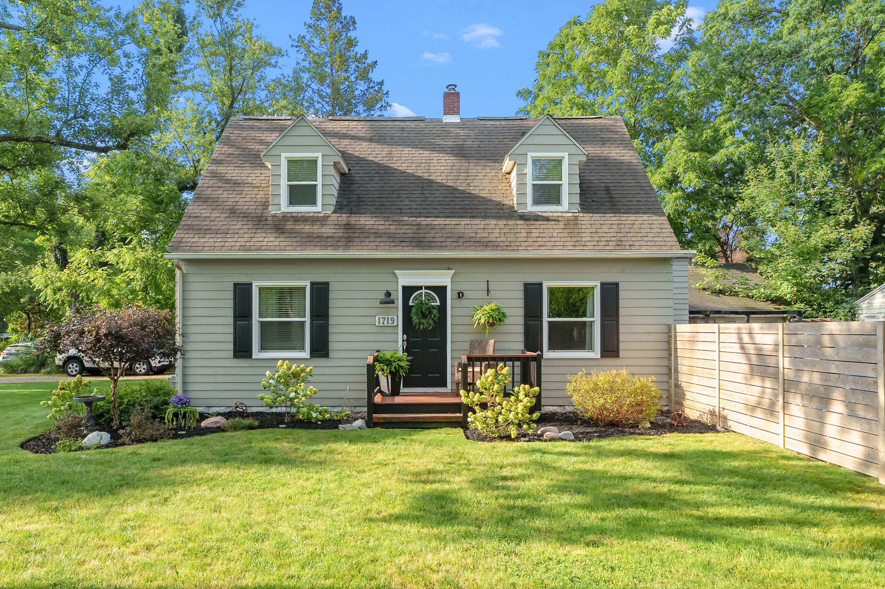 1719 Alamo Avenue Kalamazoo MI 49006
