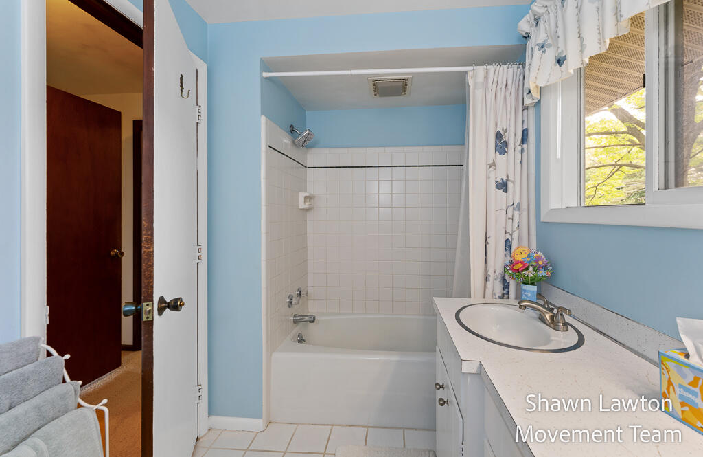 1833 Bonneville Drive Muskegon MI 49441