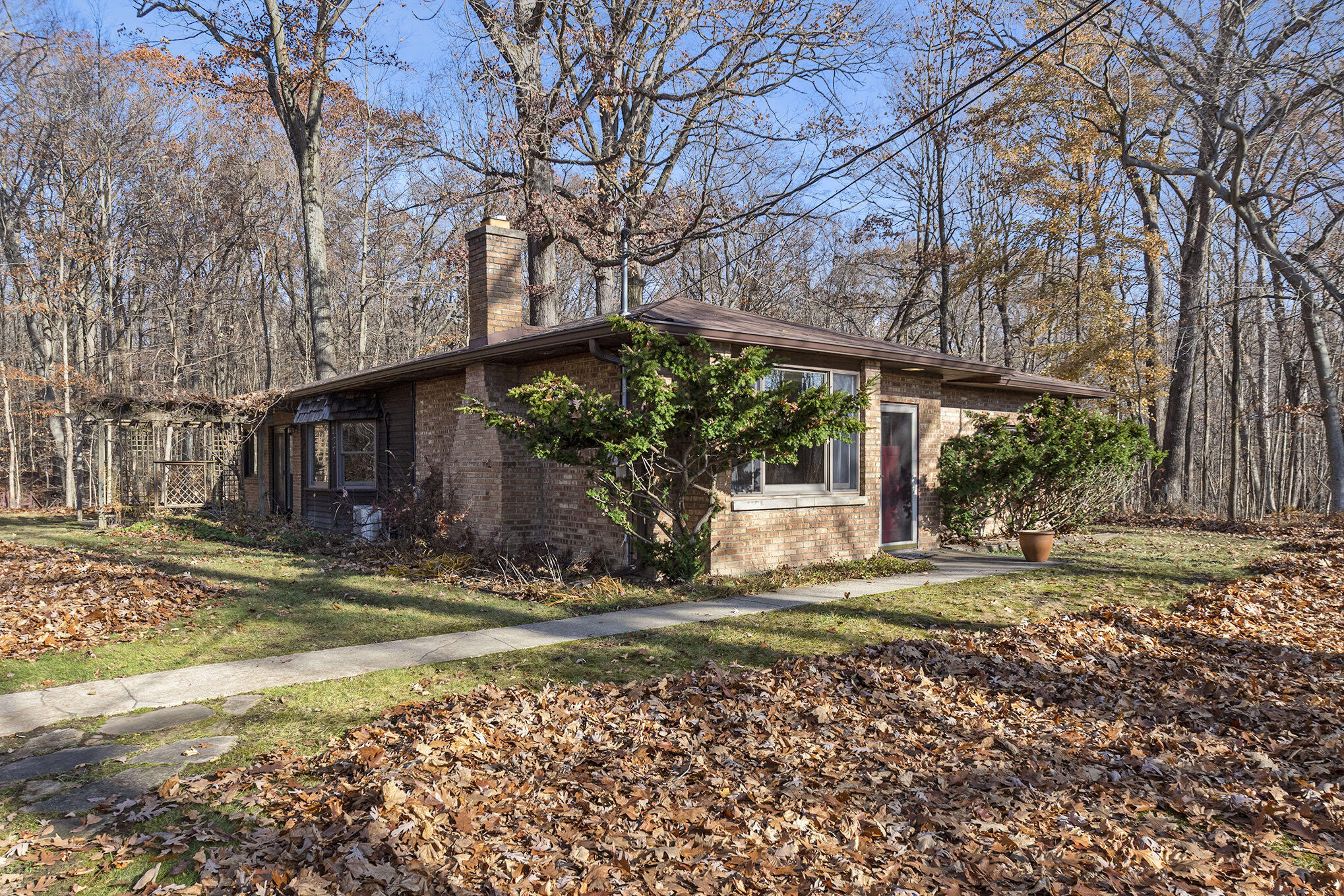 6629 W East Road Three Oaks MI 49128