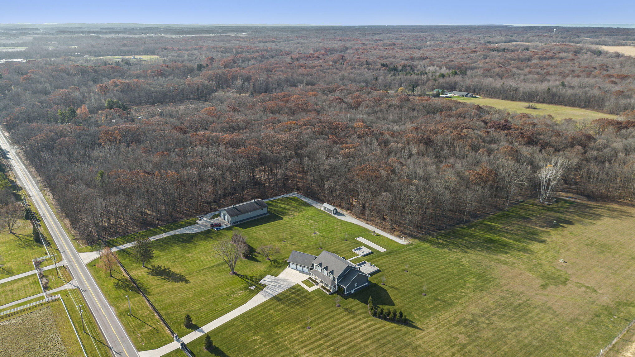 6629 W East Road Three Oaks MI 49128