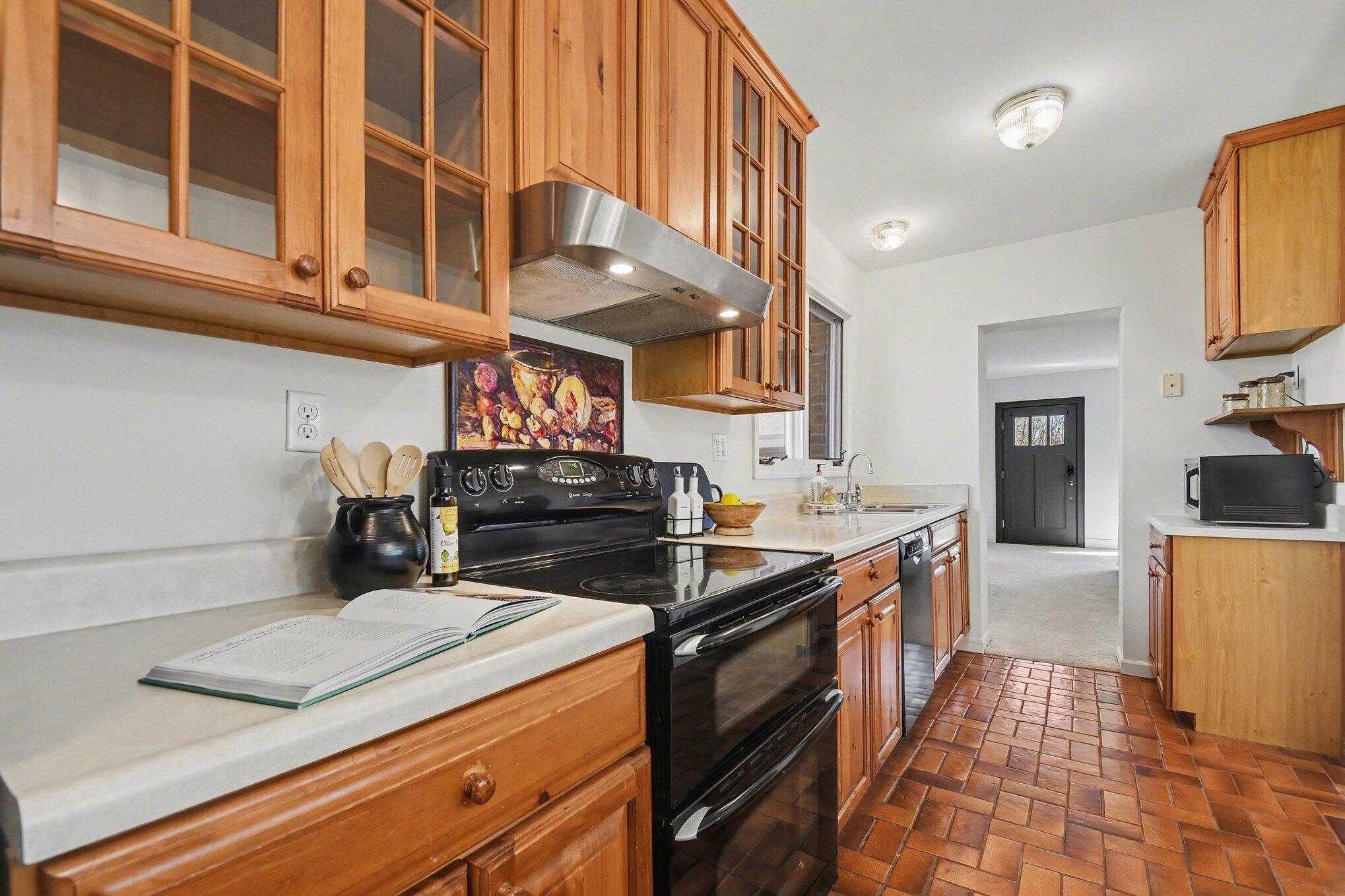 6629 W East Road Three Oaks MI 49128