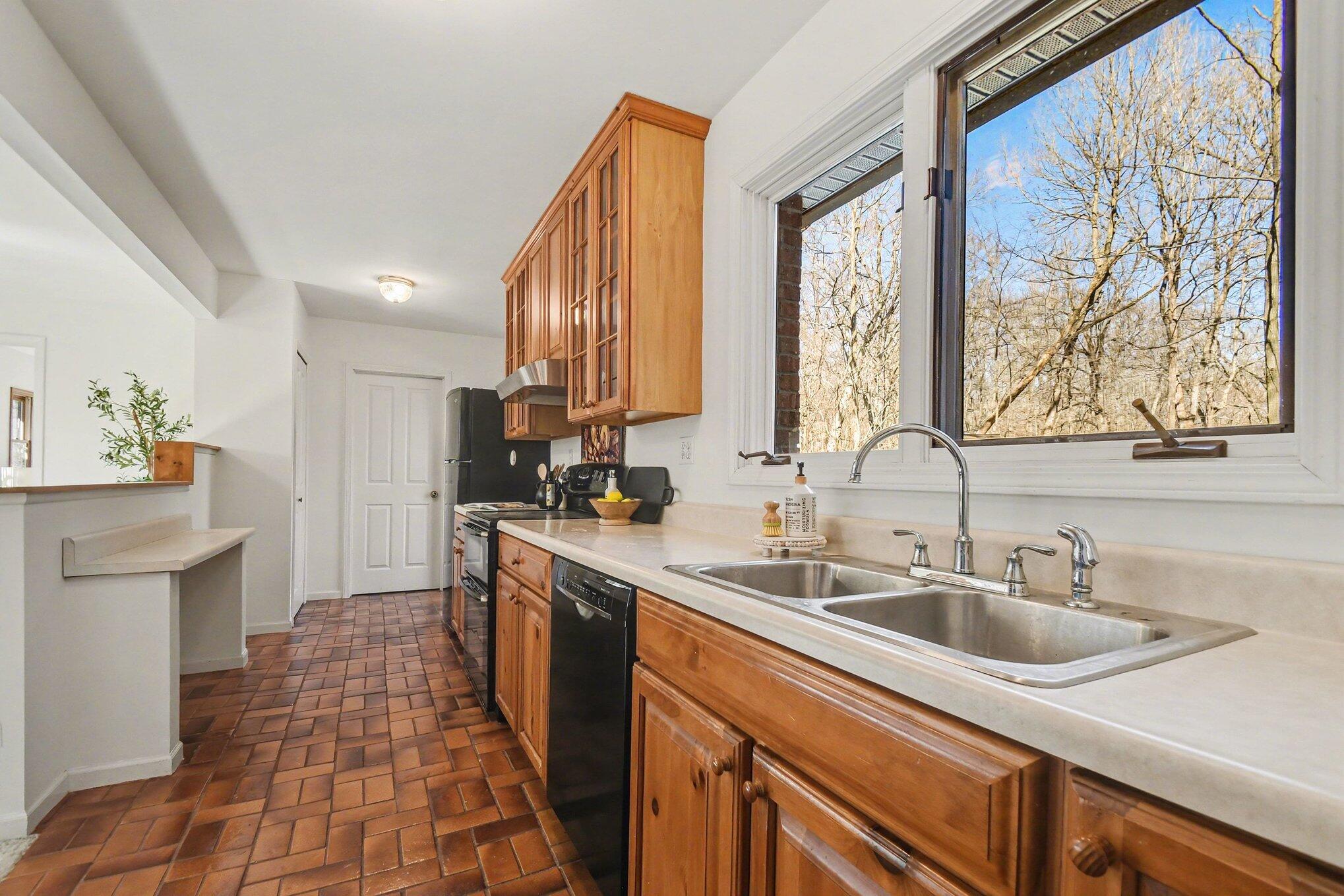 6629 W East Road Three Oaks MI 49128