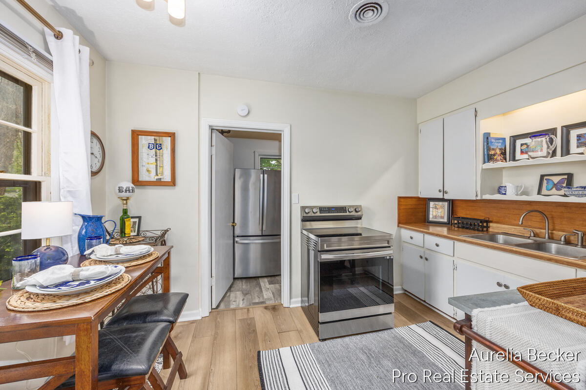 2911 Foster Avenue NE Grand Rapids MI 49505
