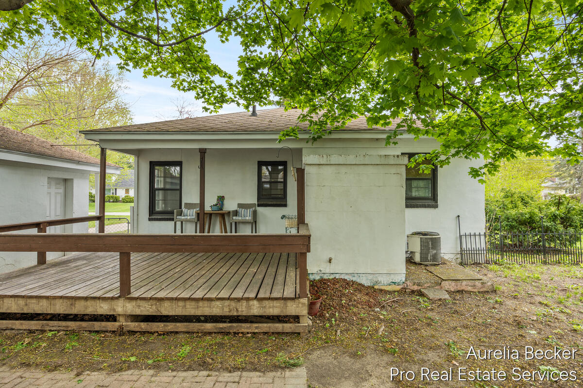 2911 Foster Avenue NE Grand Rapids MI 49505