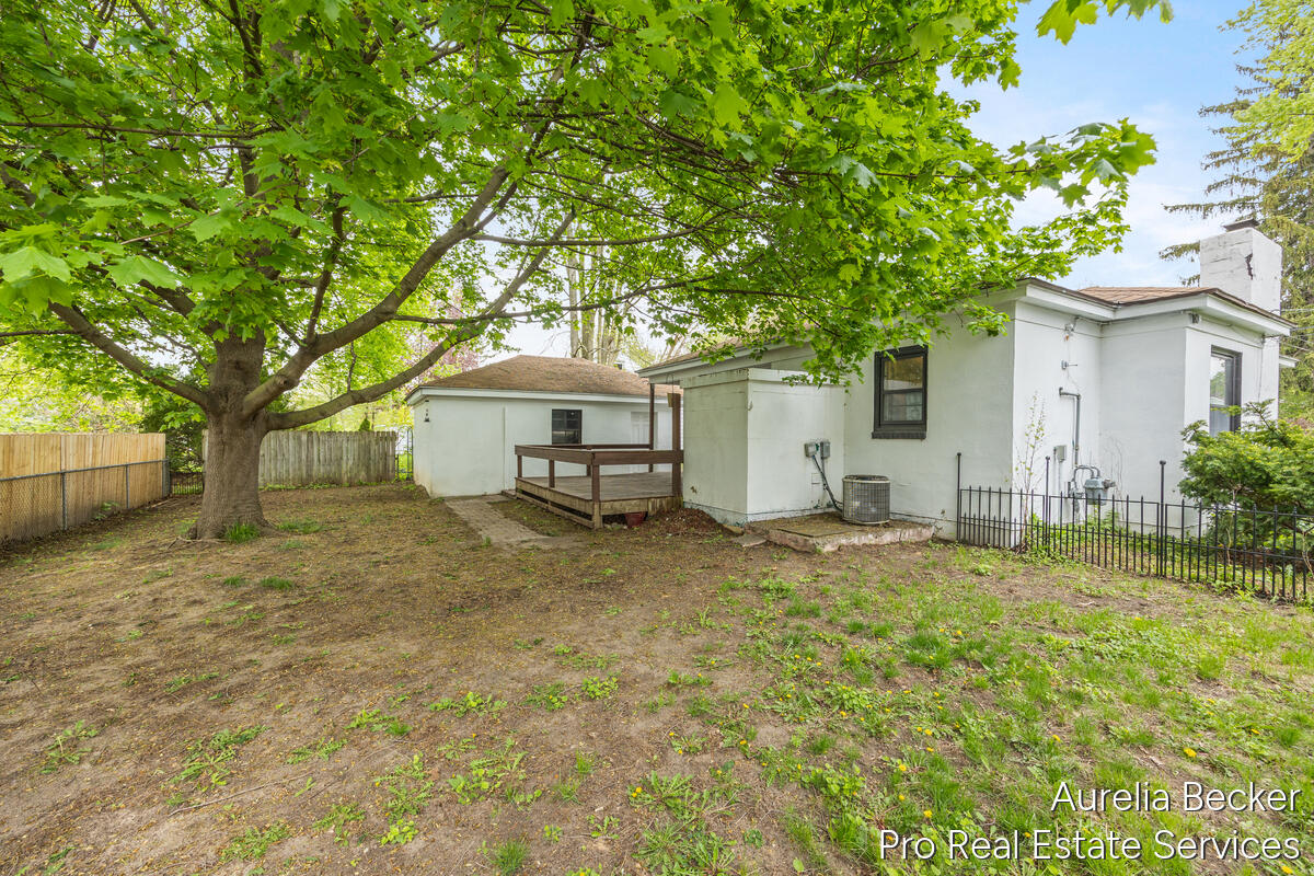 2911 Foster Avenue NE Grand Rapids MI 49505