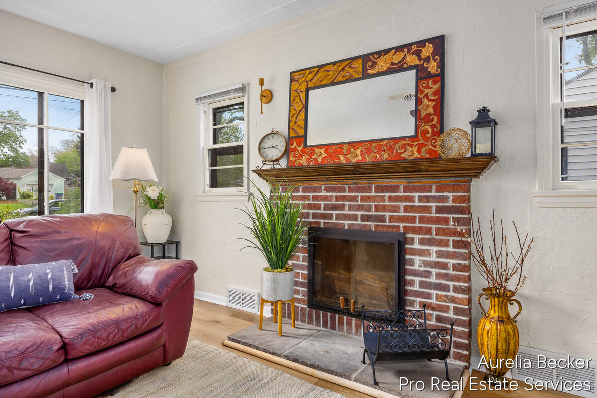 2911 Foster Avenue NE Grand Rapids MI 49505