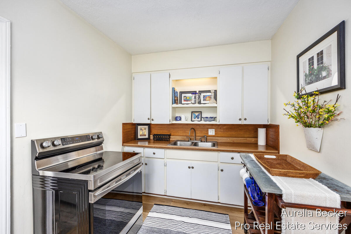 2911 Foster Avenue NE Grand Rapids MI 49505