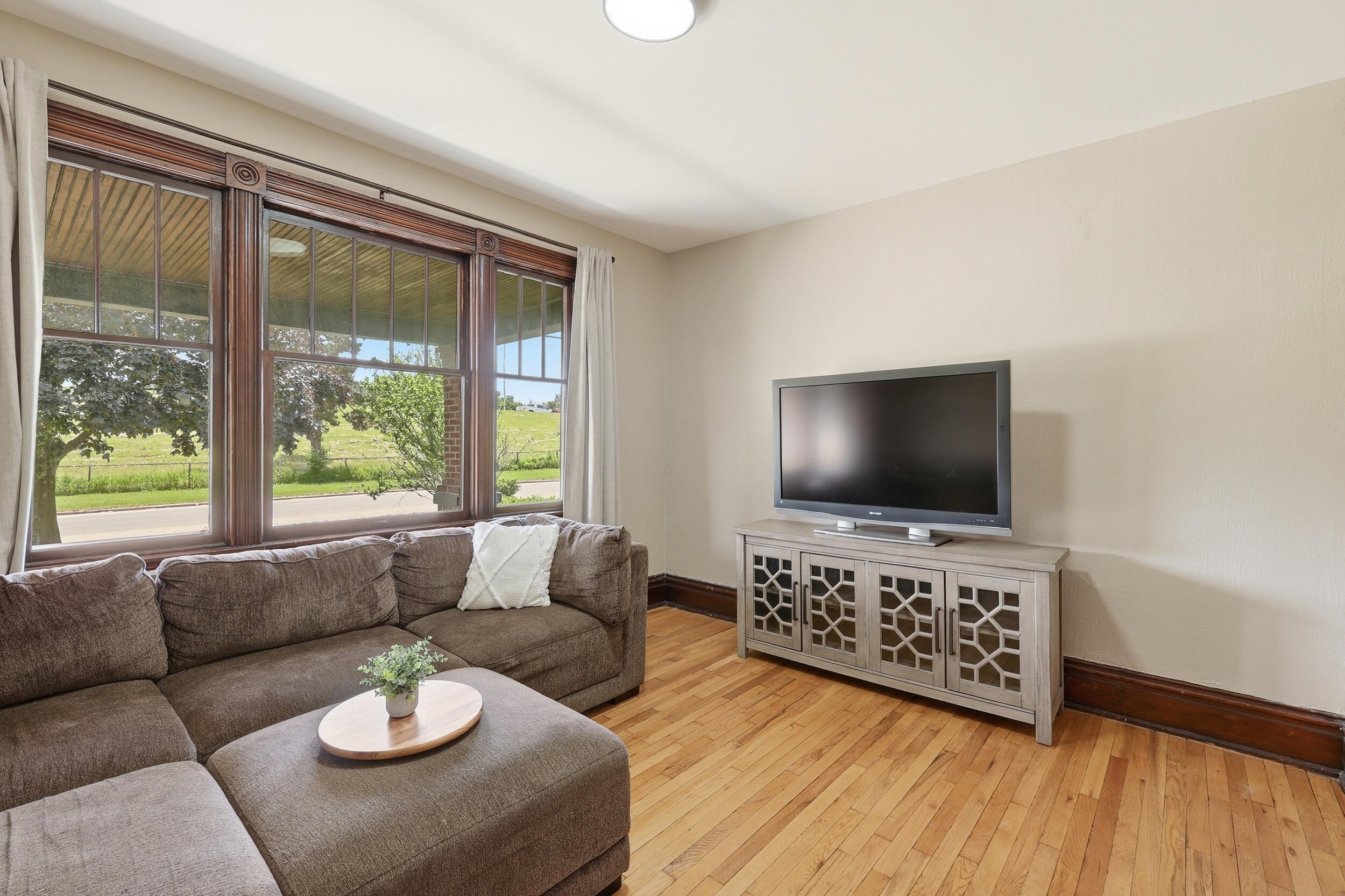 1009 2nd Street NW Grand Rapids MI 49504