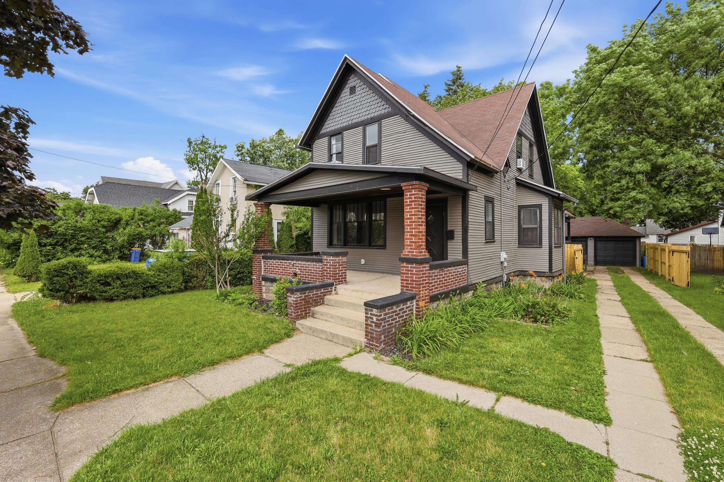 1009 2nd Street NW Grand Rapids MI 49504