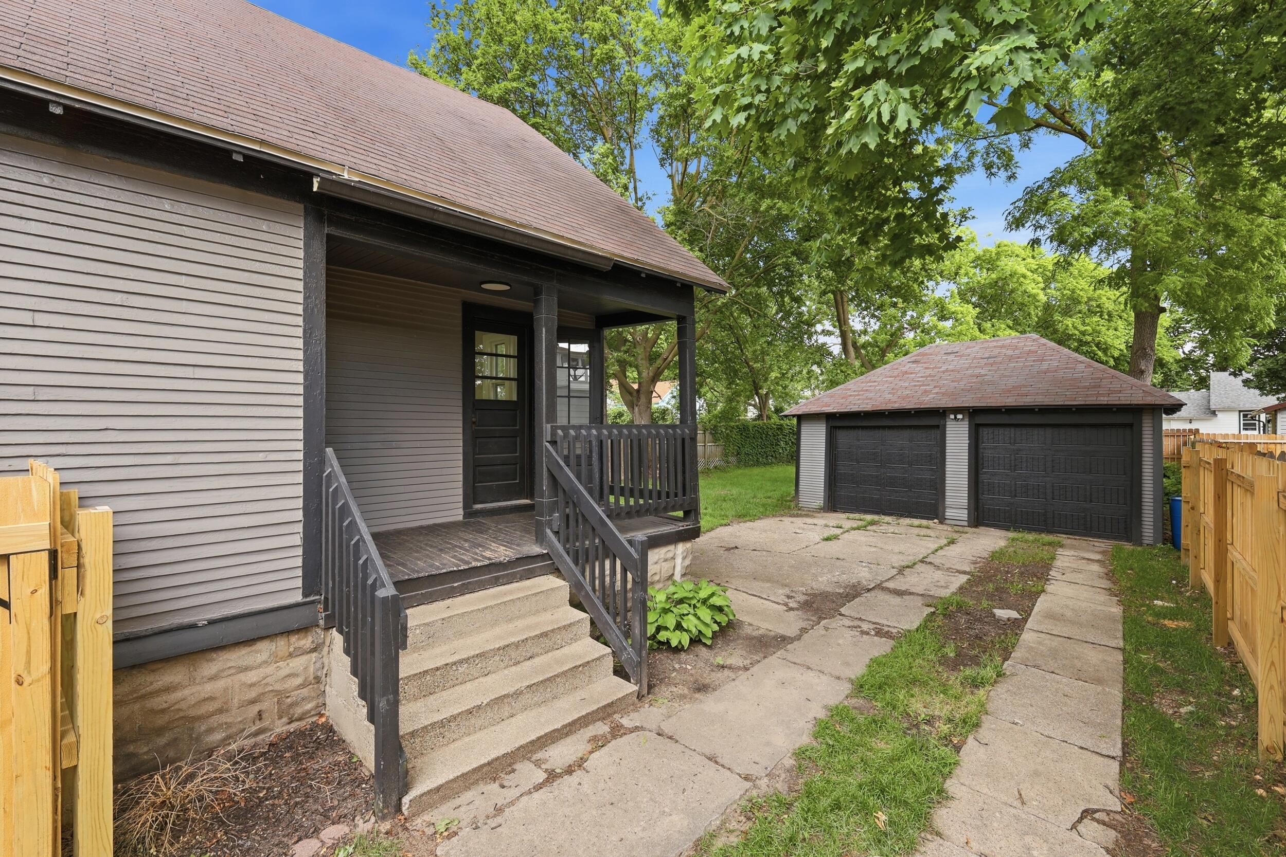 1009 2nd Street NW Grand Rapids MI 49504