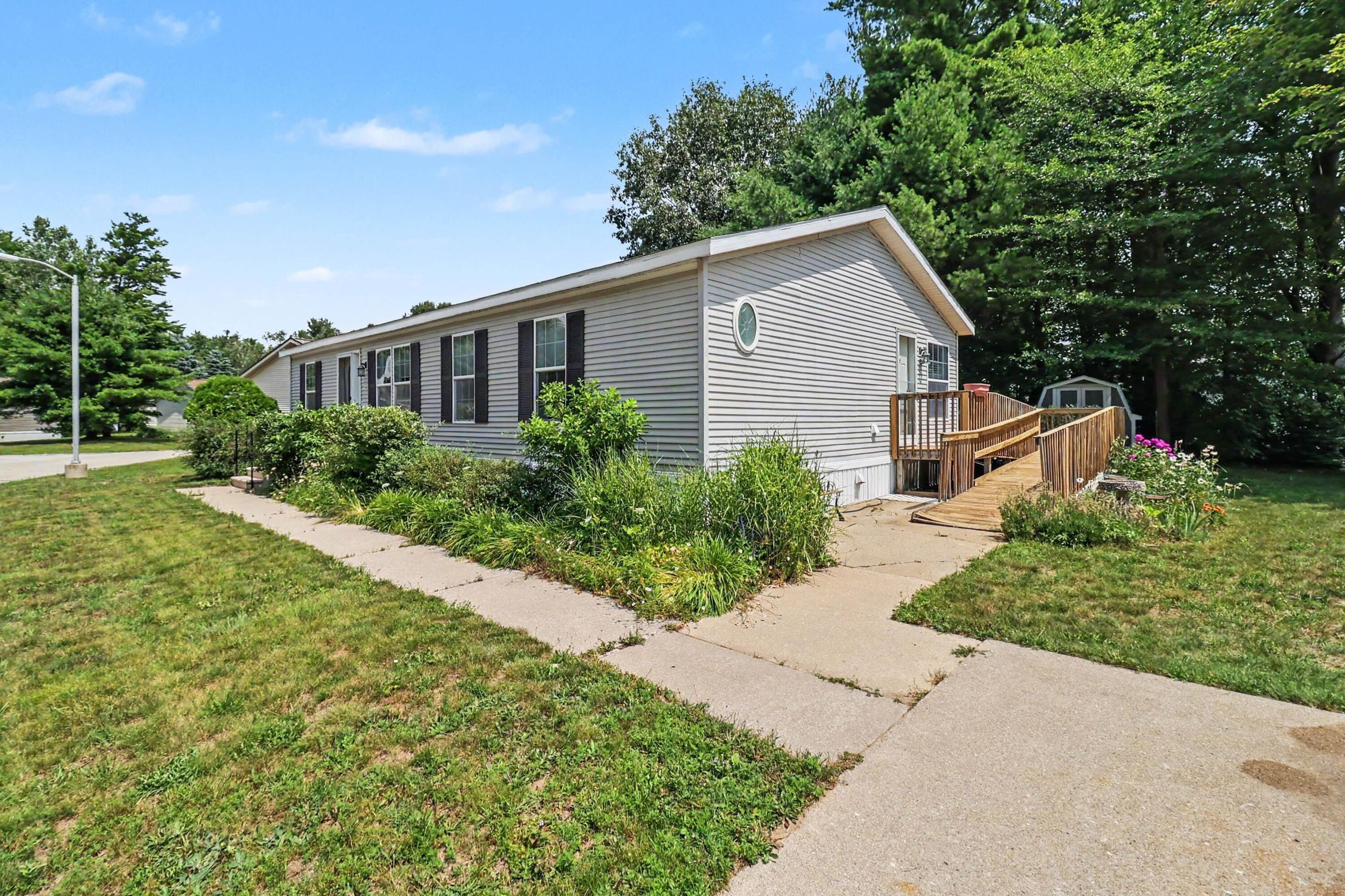 3773 W Forest Hill Circle Ludington MI 49431