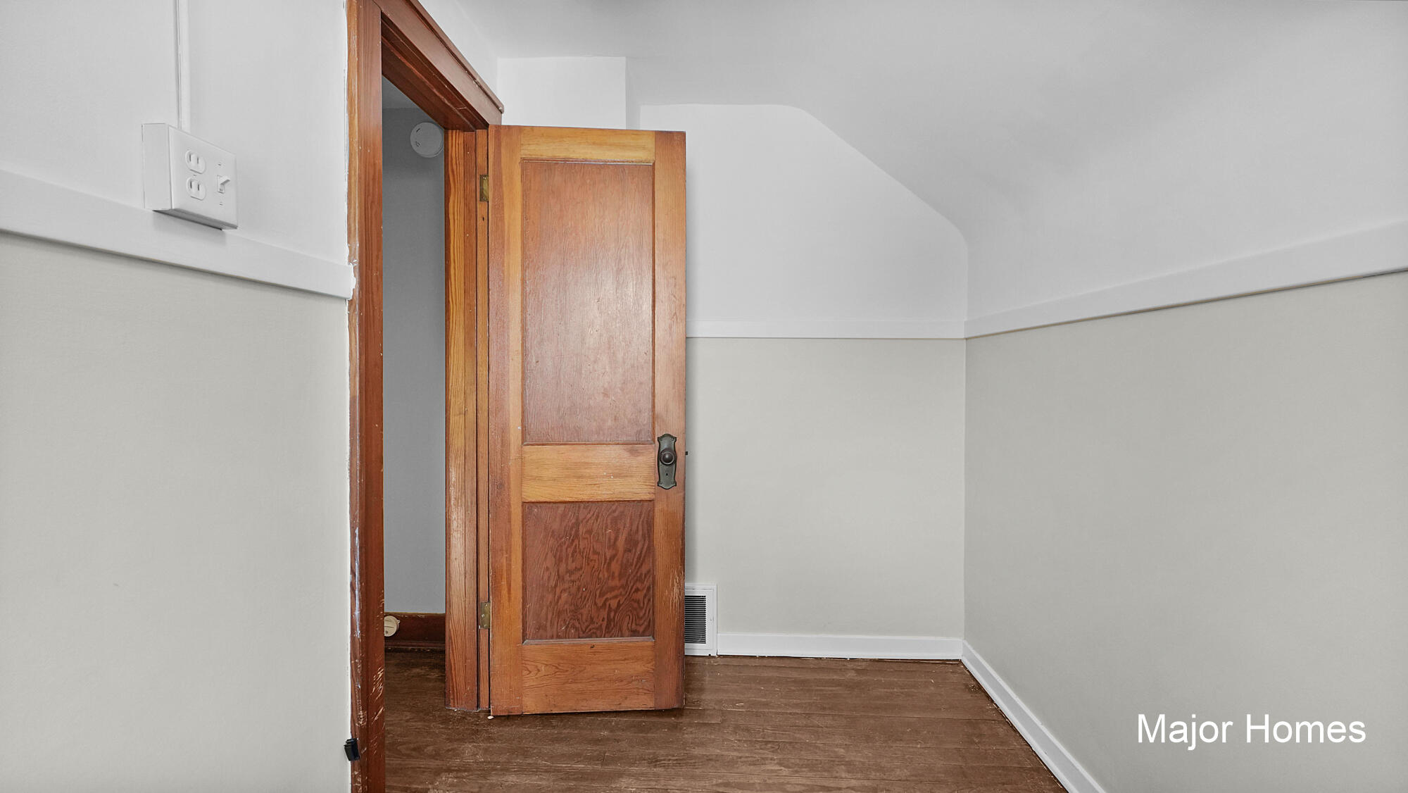1229 Dickinson Street SE Grand Rapids MI 49507
